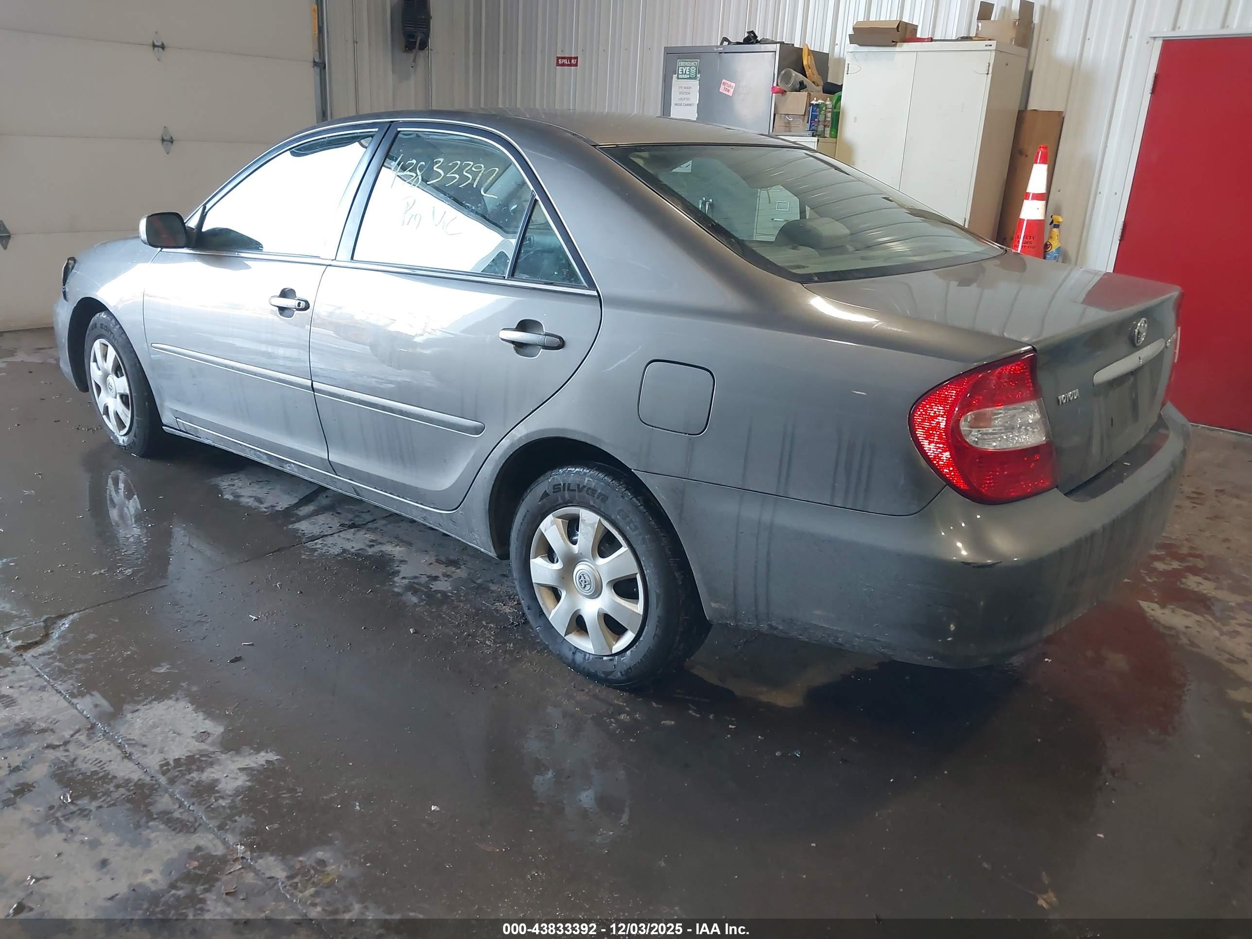 TOYOTA CAMRY image 3
