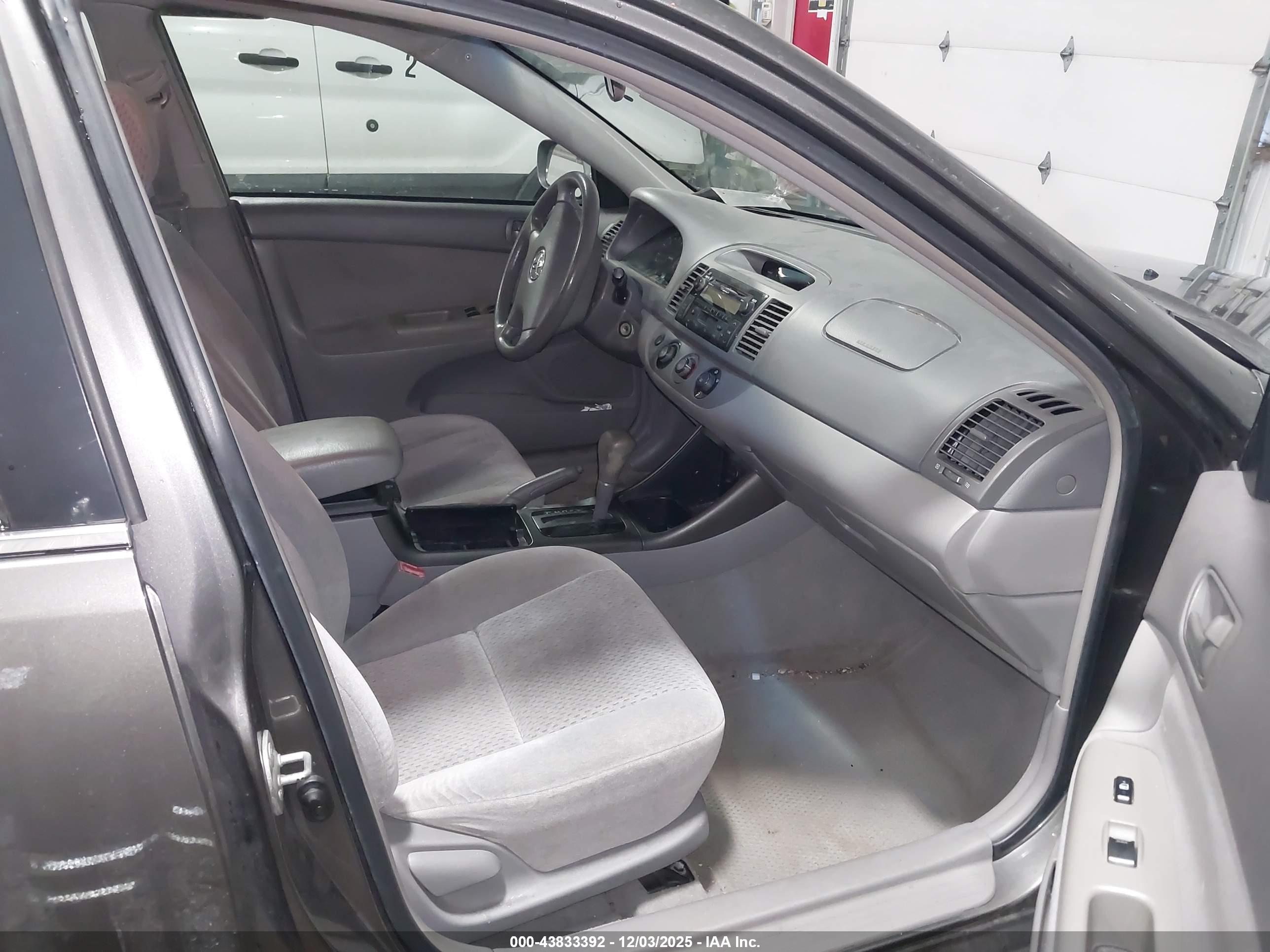 TOYOTA CAMRY image 5