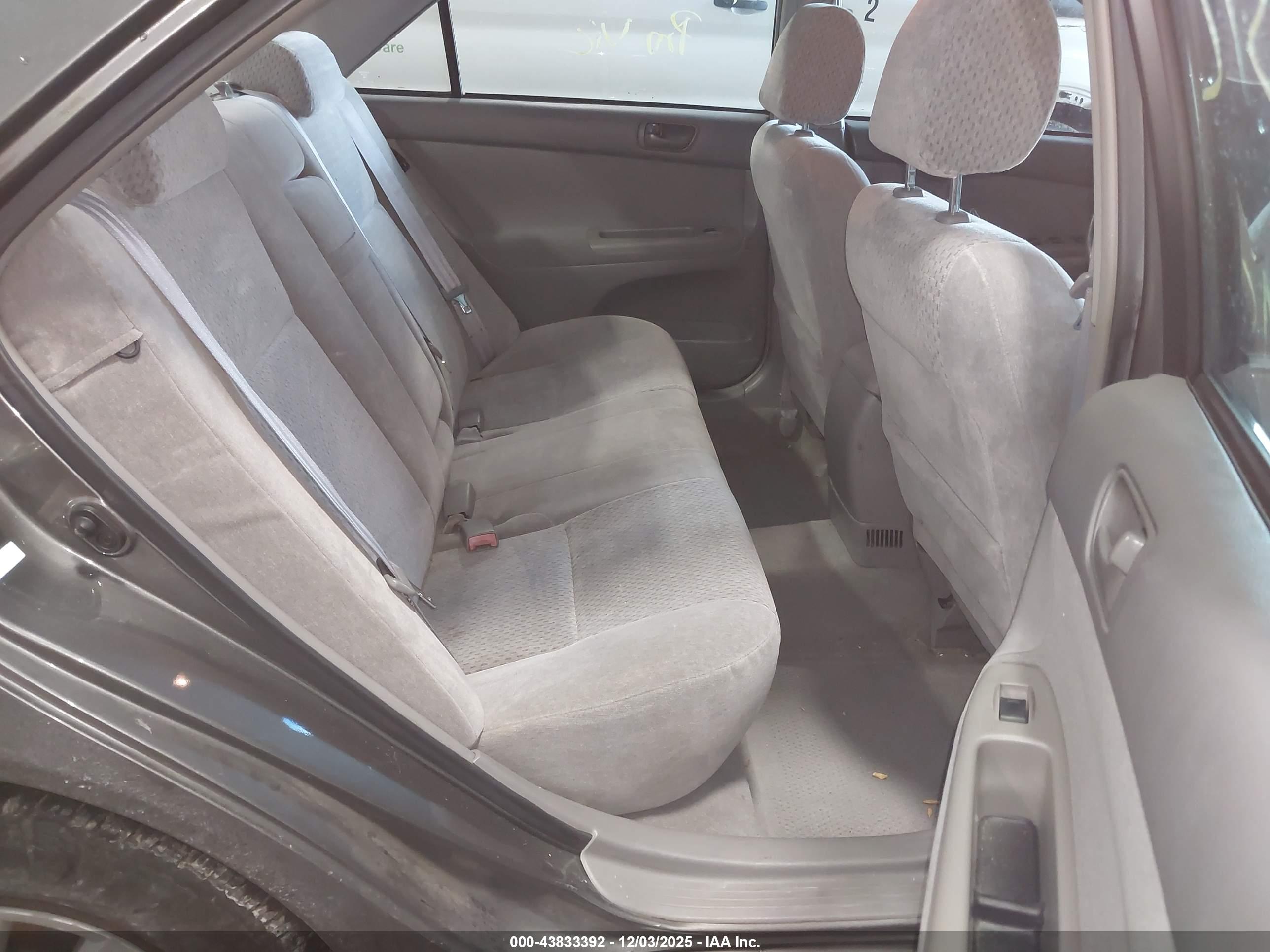 TOYOTA CAMRY image 8