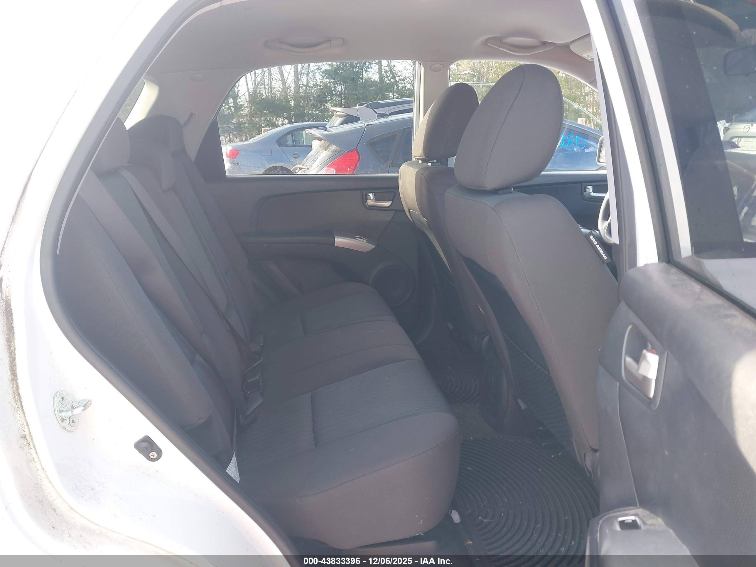 KIA SPORTAGE image 8