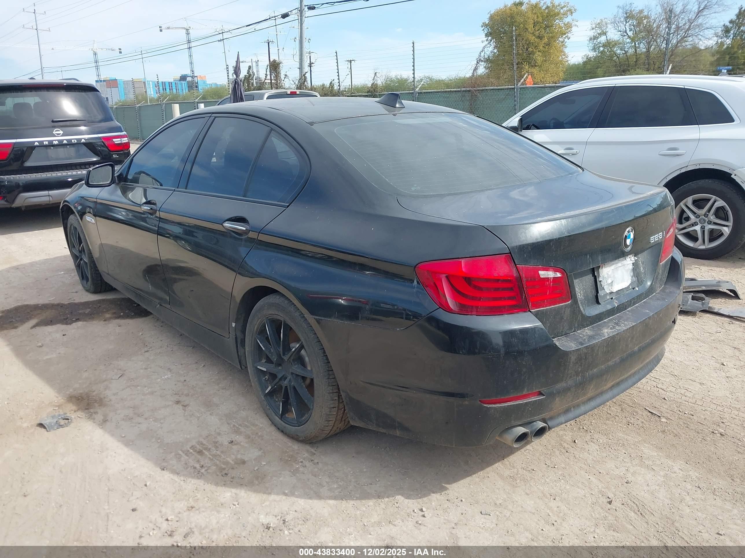 BMW 528I image 3