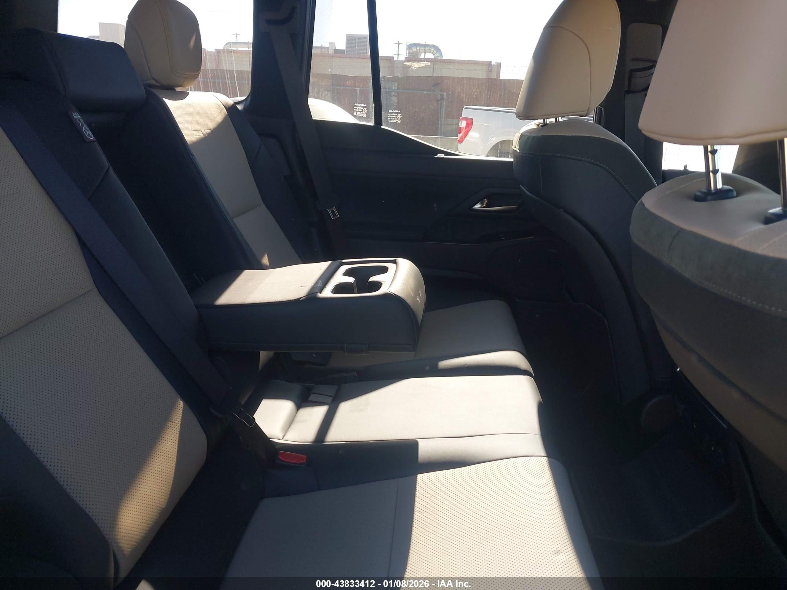 LEXUS GX image 8