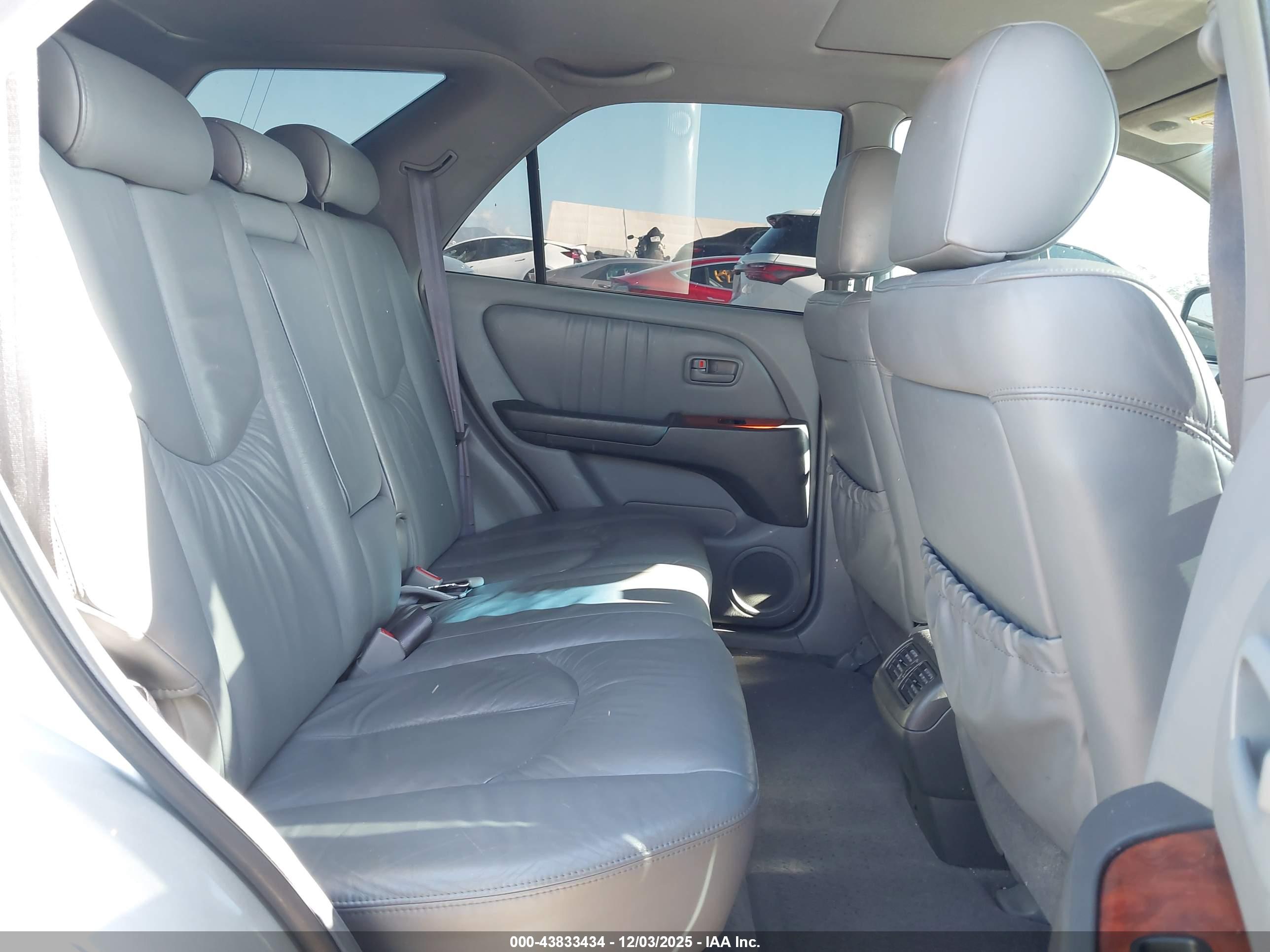 LEXUS RX image 8
