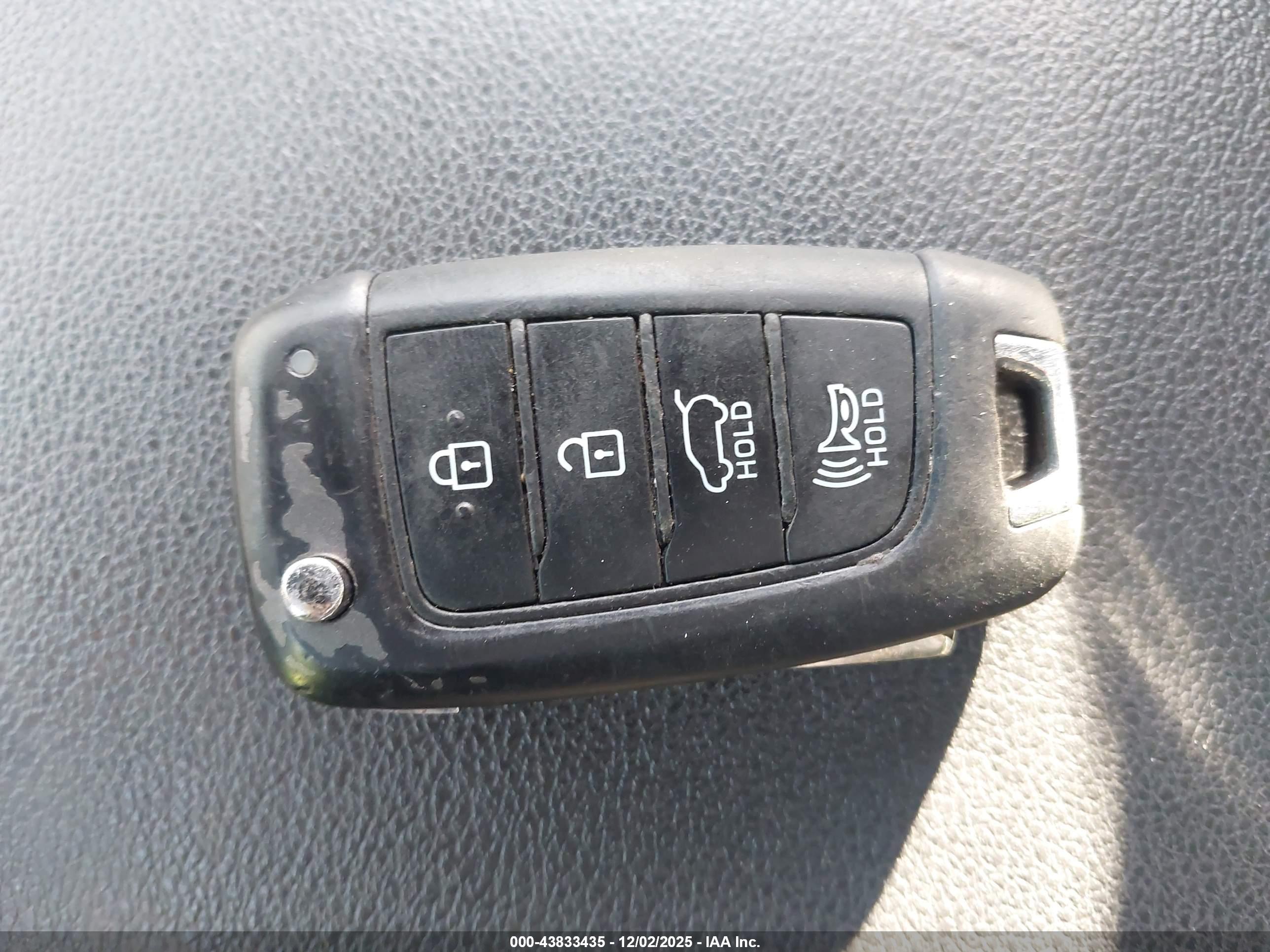 HYUNDAI KONA image 11