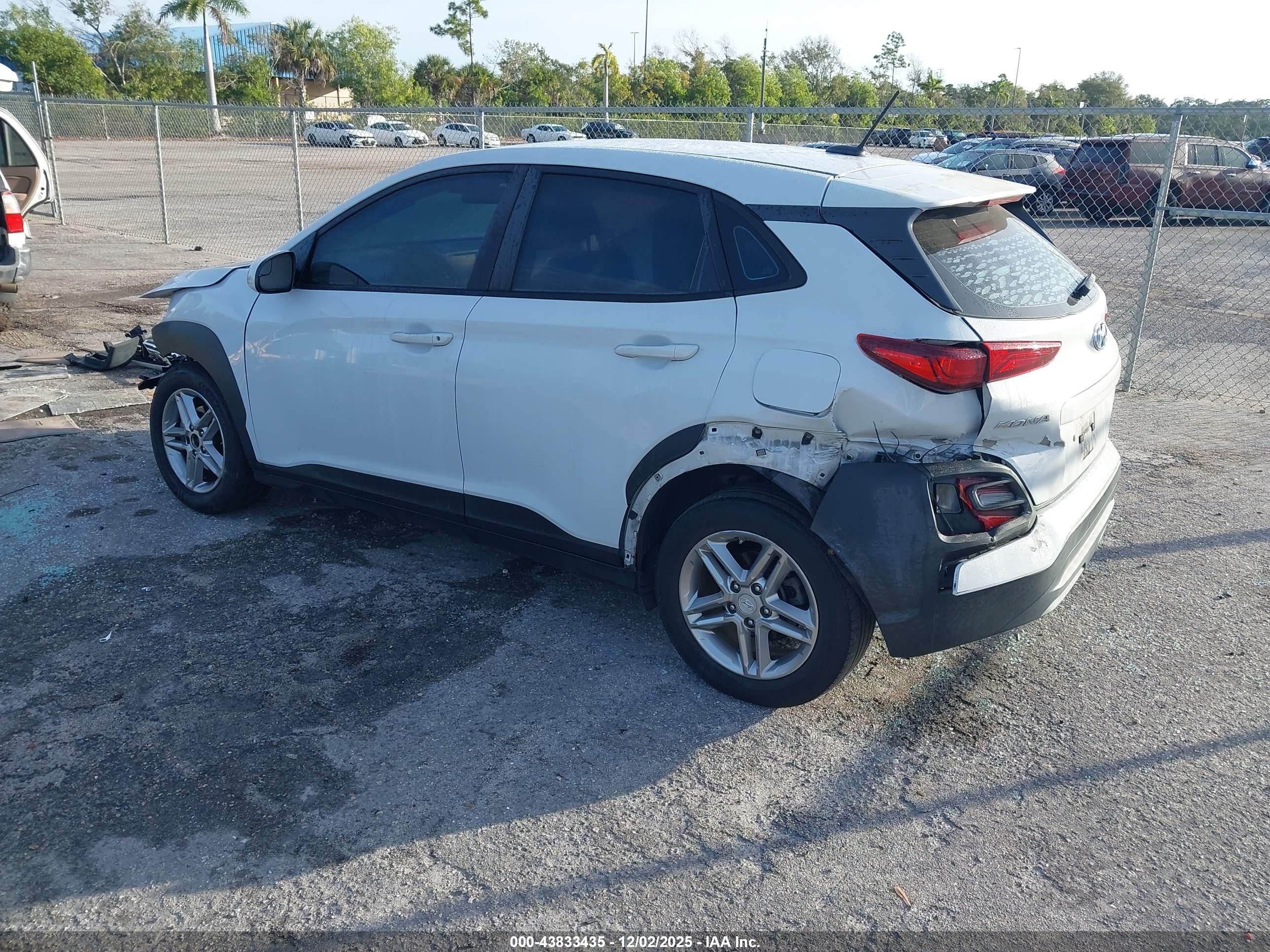 HYUNDAI KONA image 3