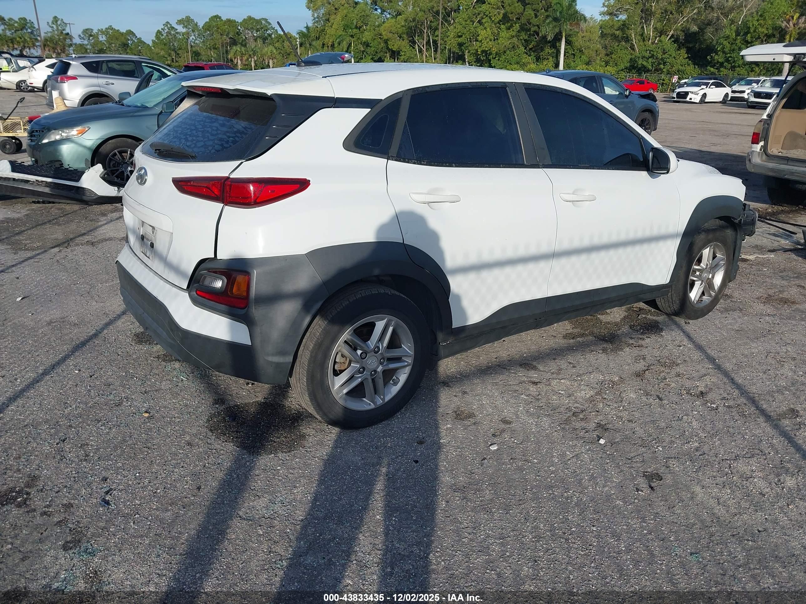 HYUNDAI KONA image 4