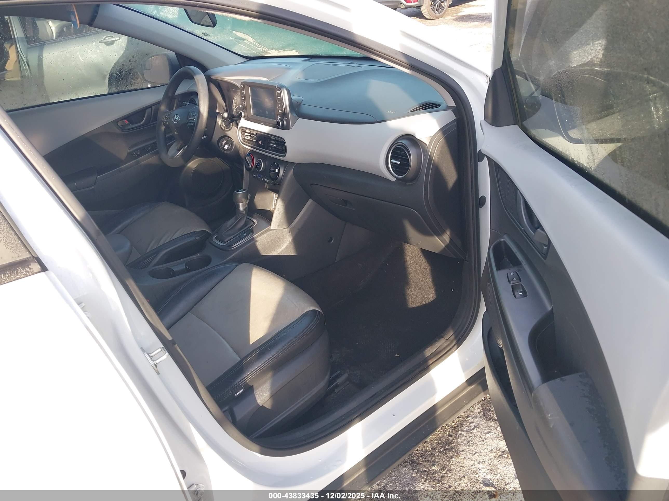 HYUNDAI KONA image 5