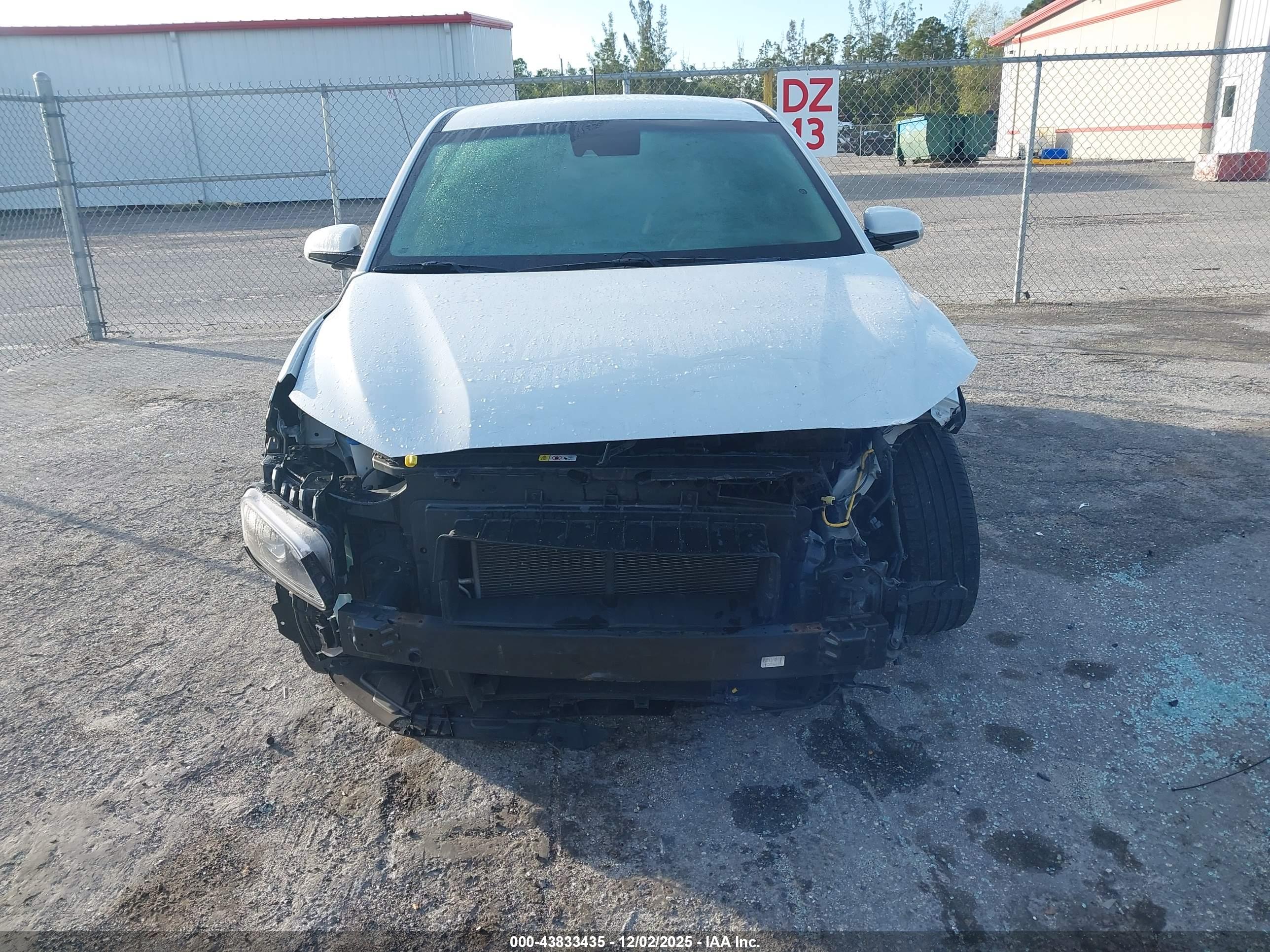 HYUNDAI KONA image 6