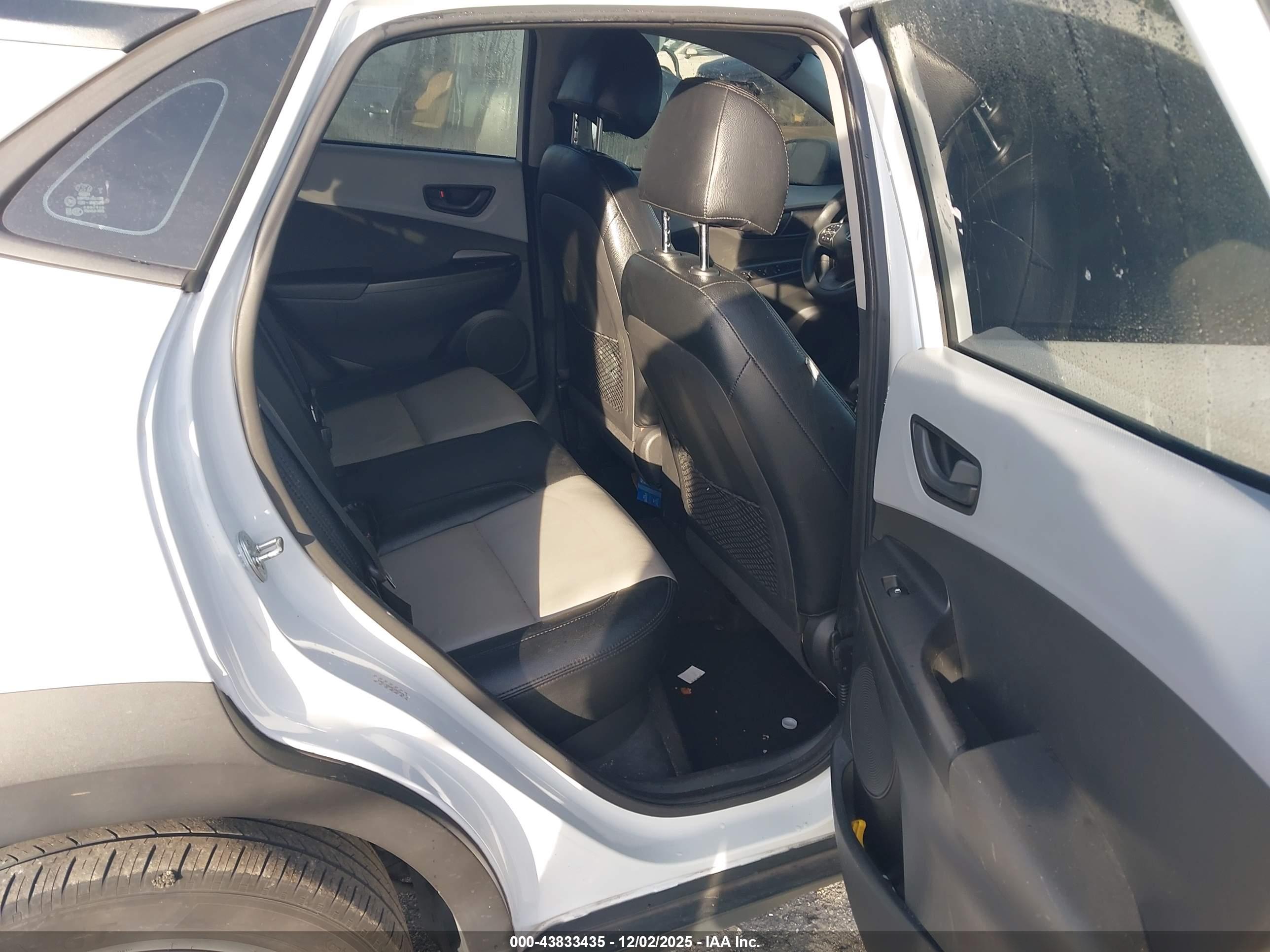 HYUNDAI KONA image 8