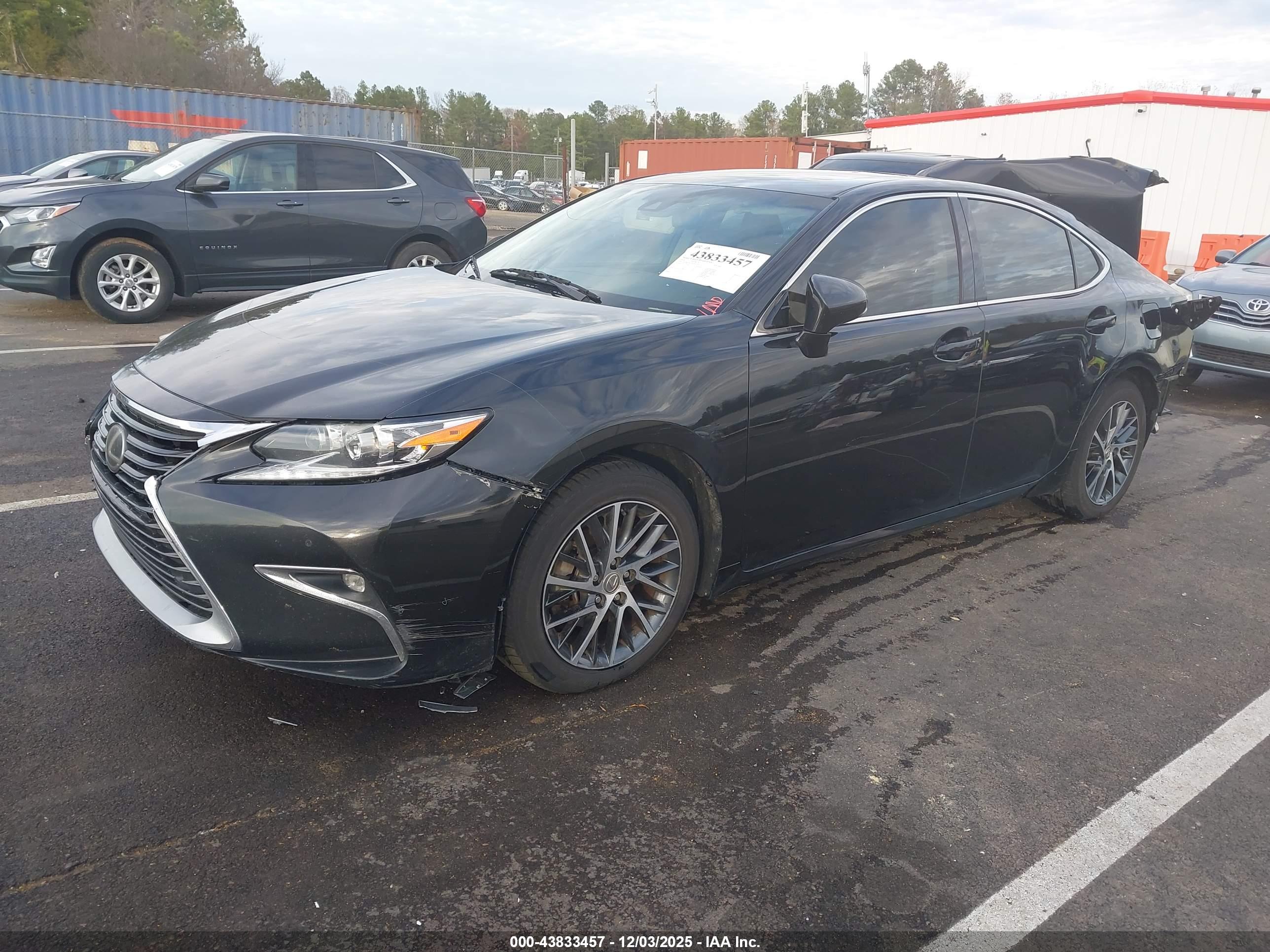 LEXUS ES image 2