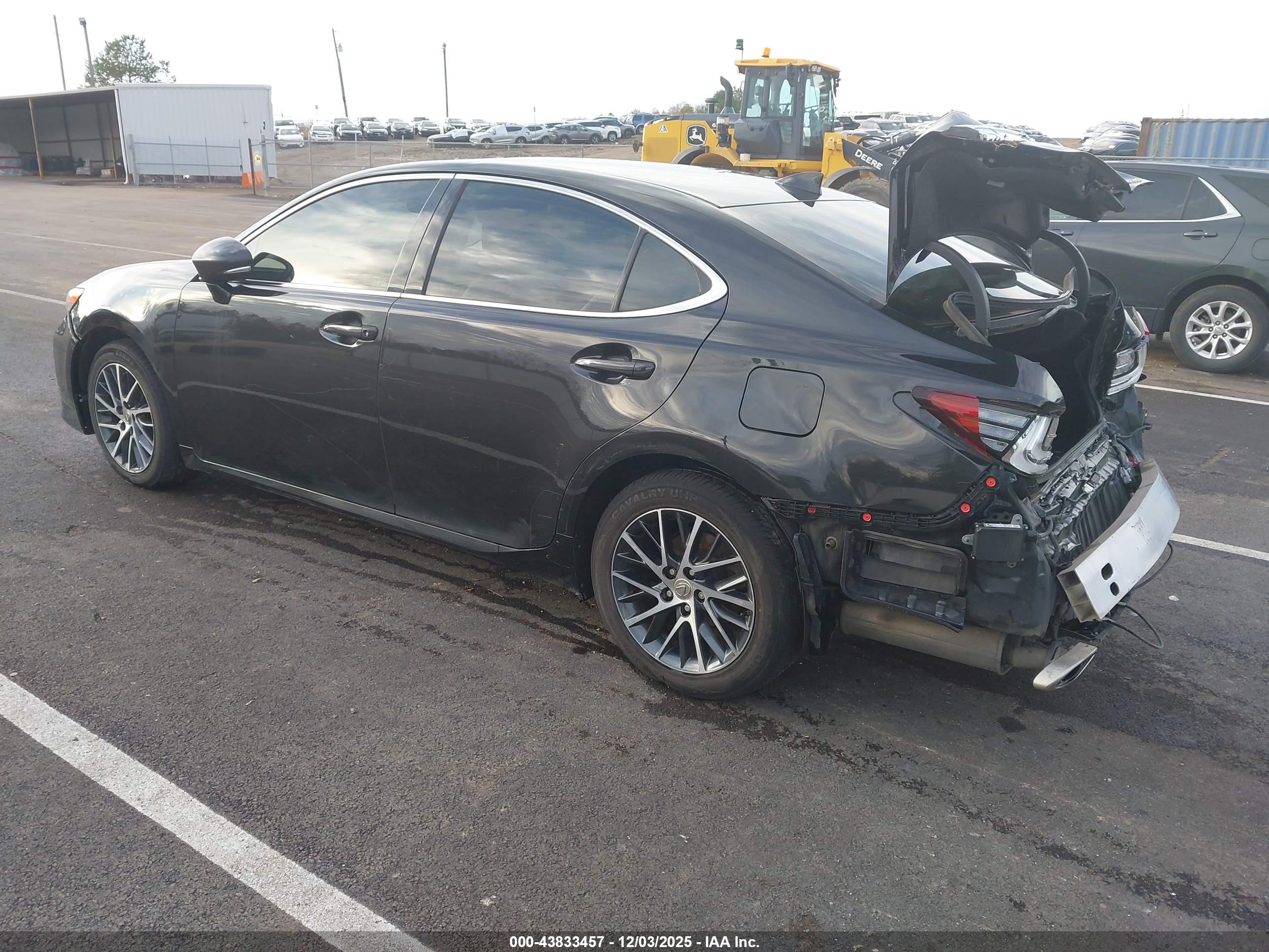 LEXUS ES image 3