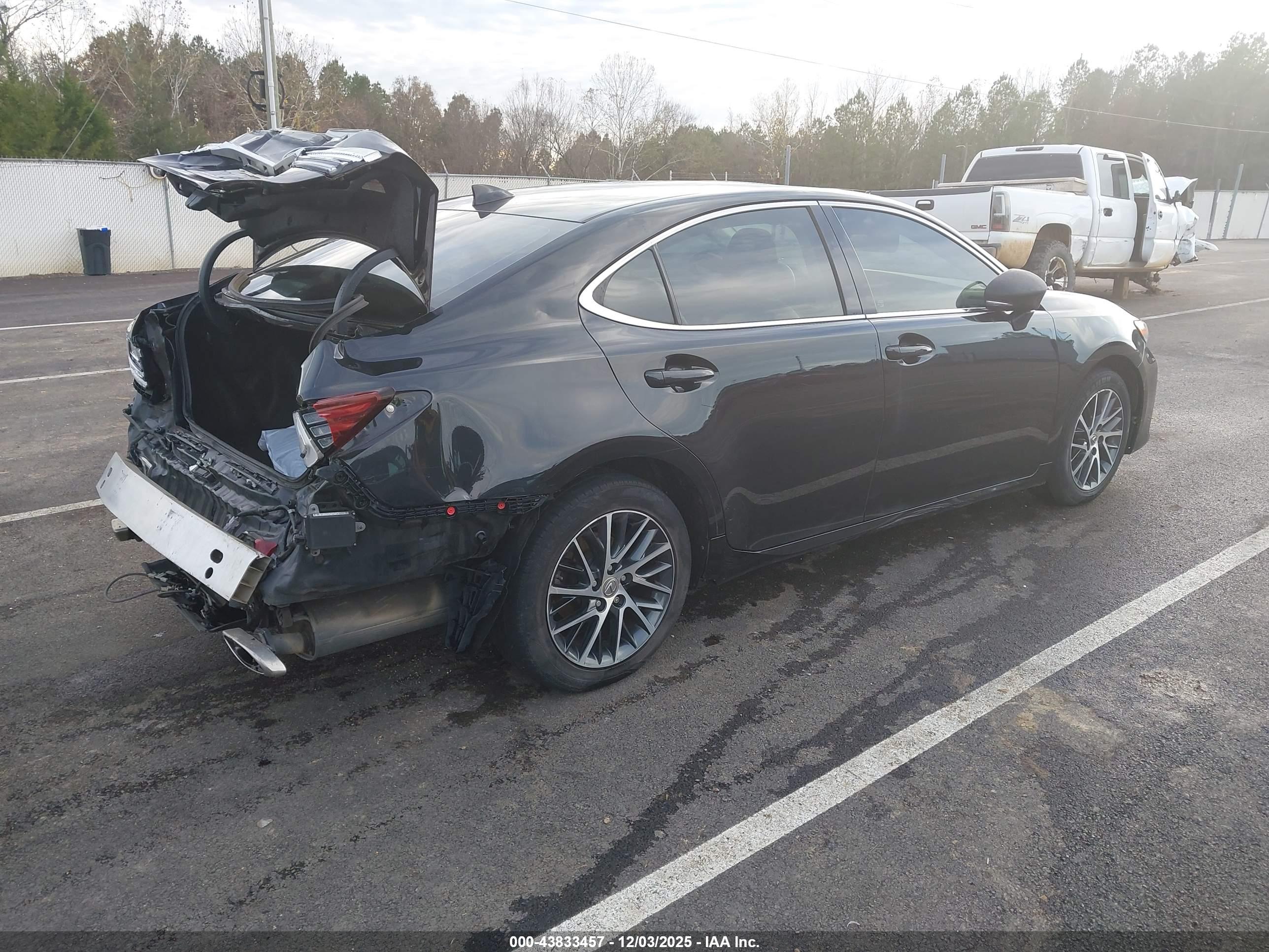 LEXUS ES image 4