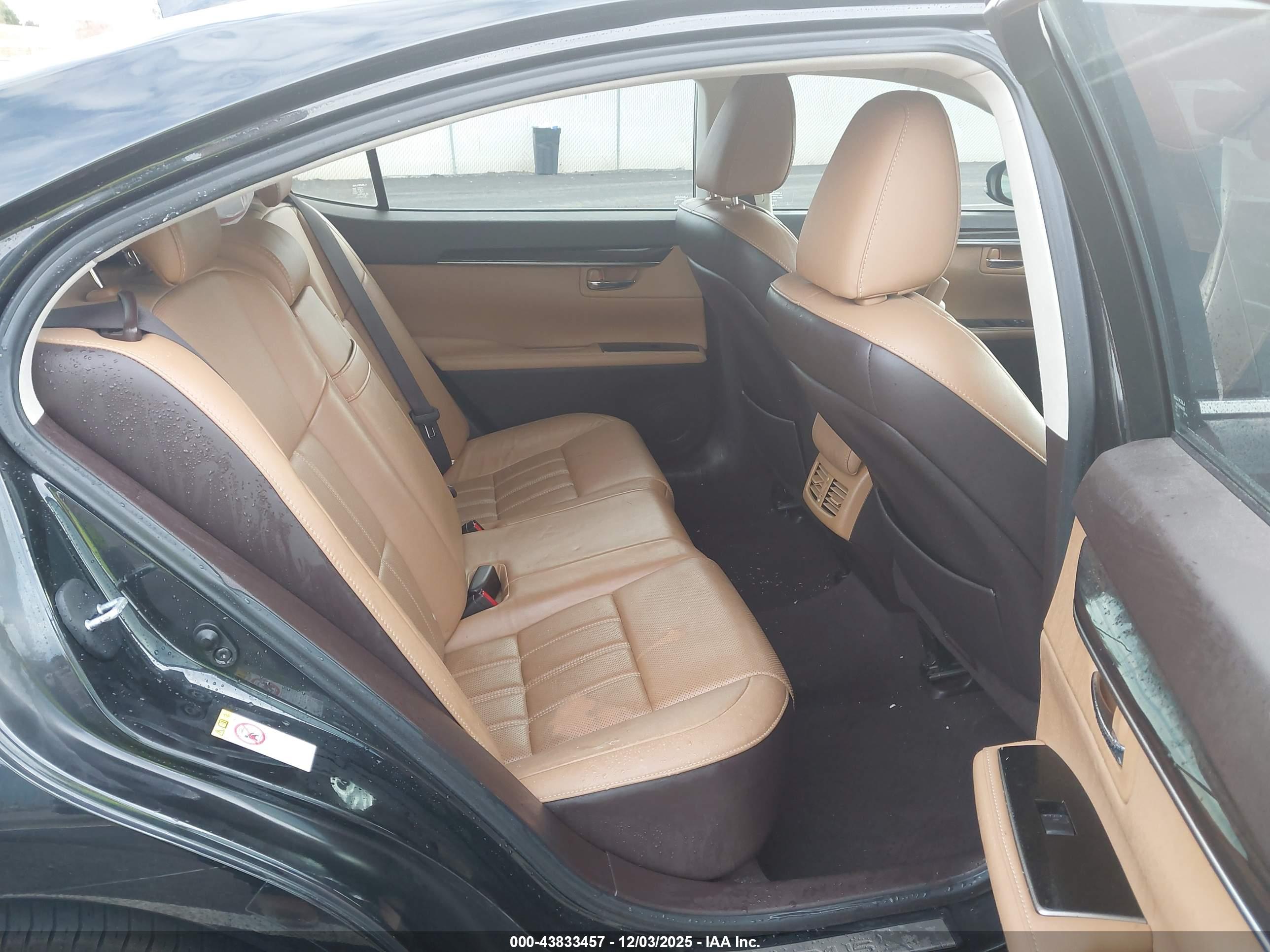 LEXUS ES image 8
