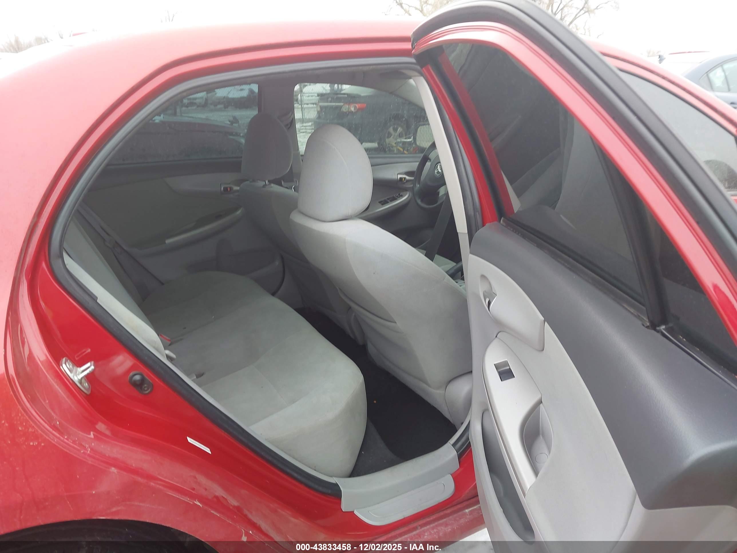 TOYOTA COROLLA image 8