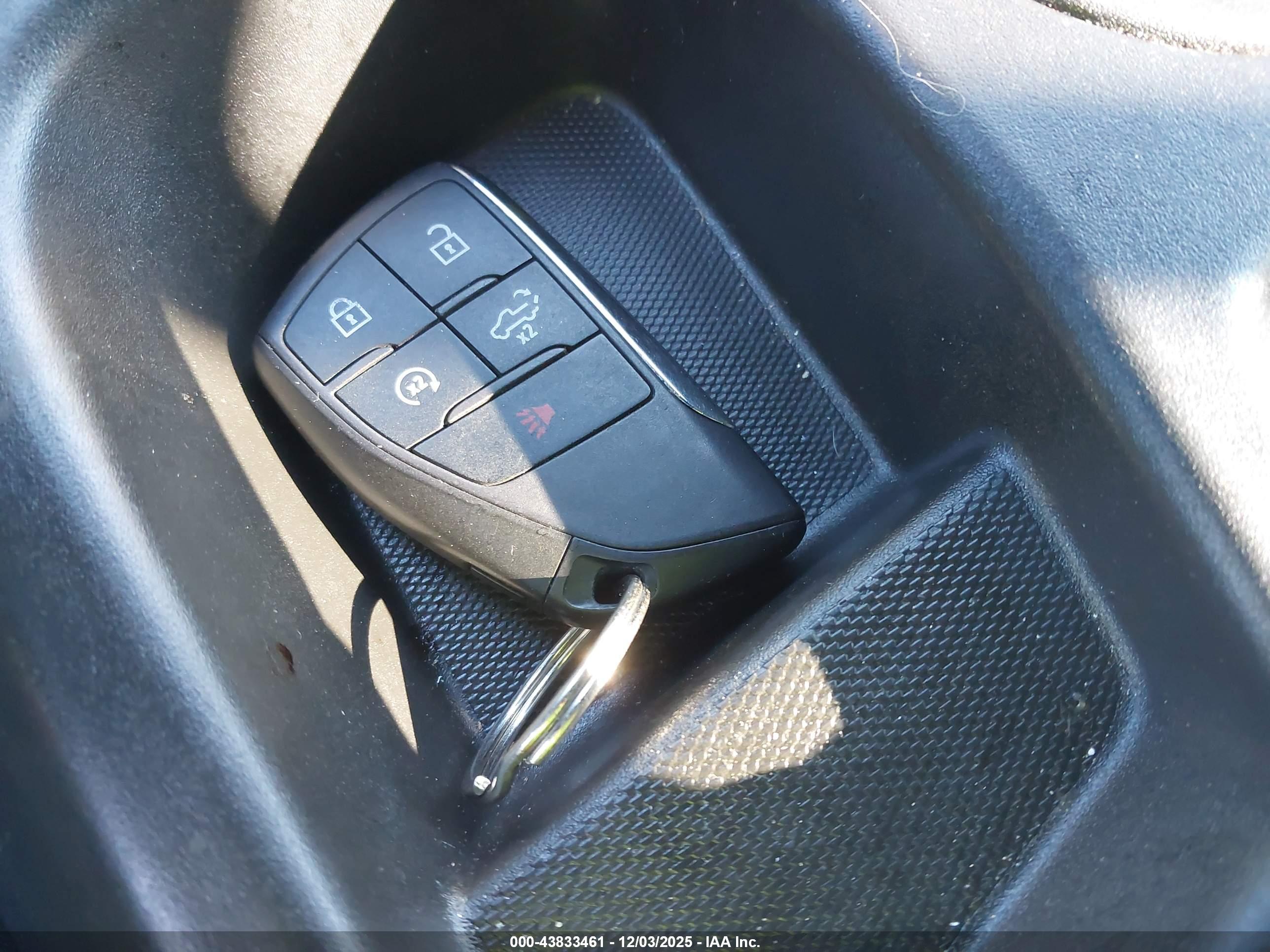 CHEVROLET SILVERADO image 11