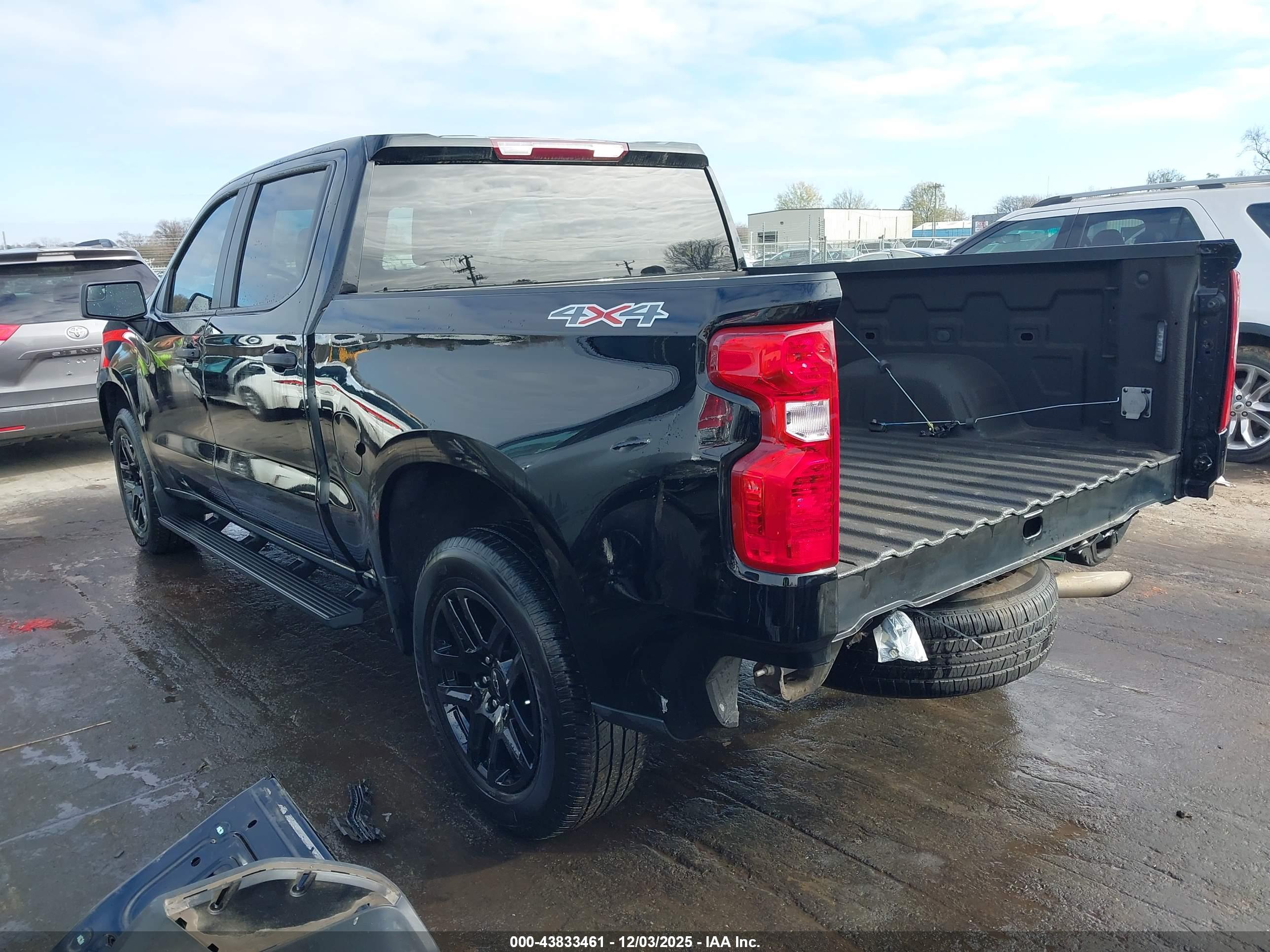 CHEVROLET SILVERADO image 3