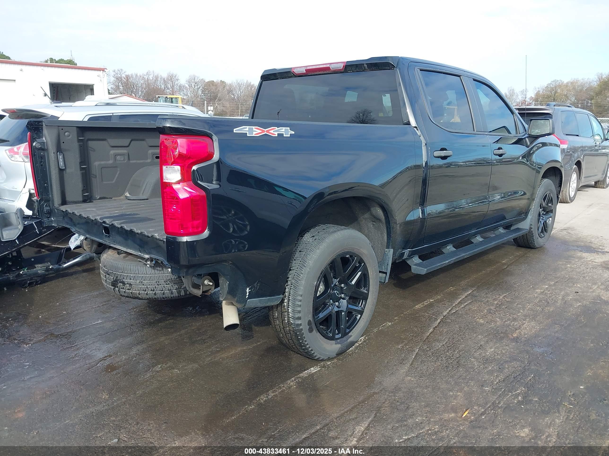 CHEVROLET SILVERADO image 4