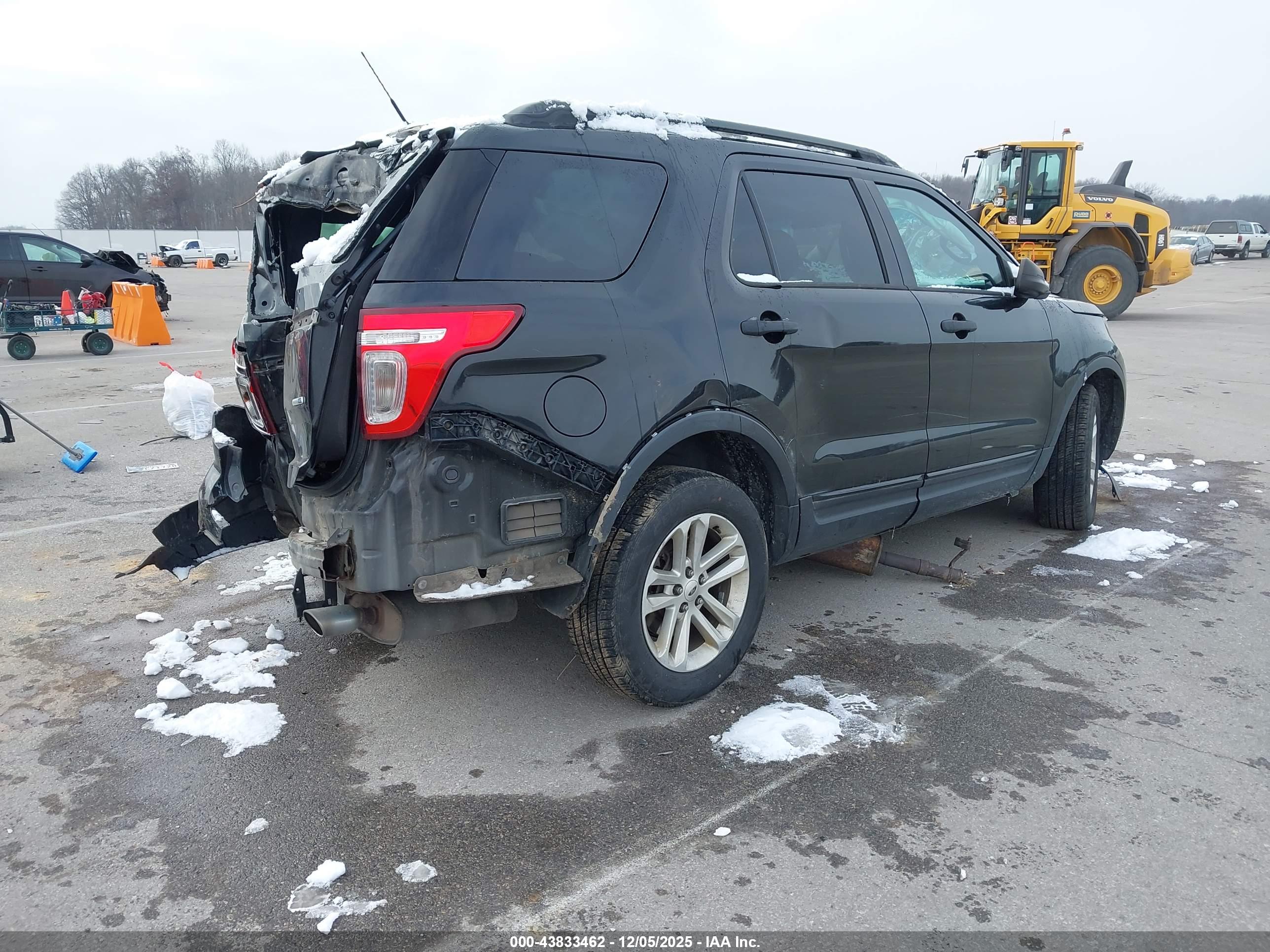 FORD EXPLORER image 4
