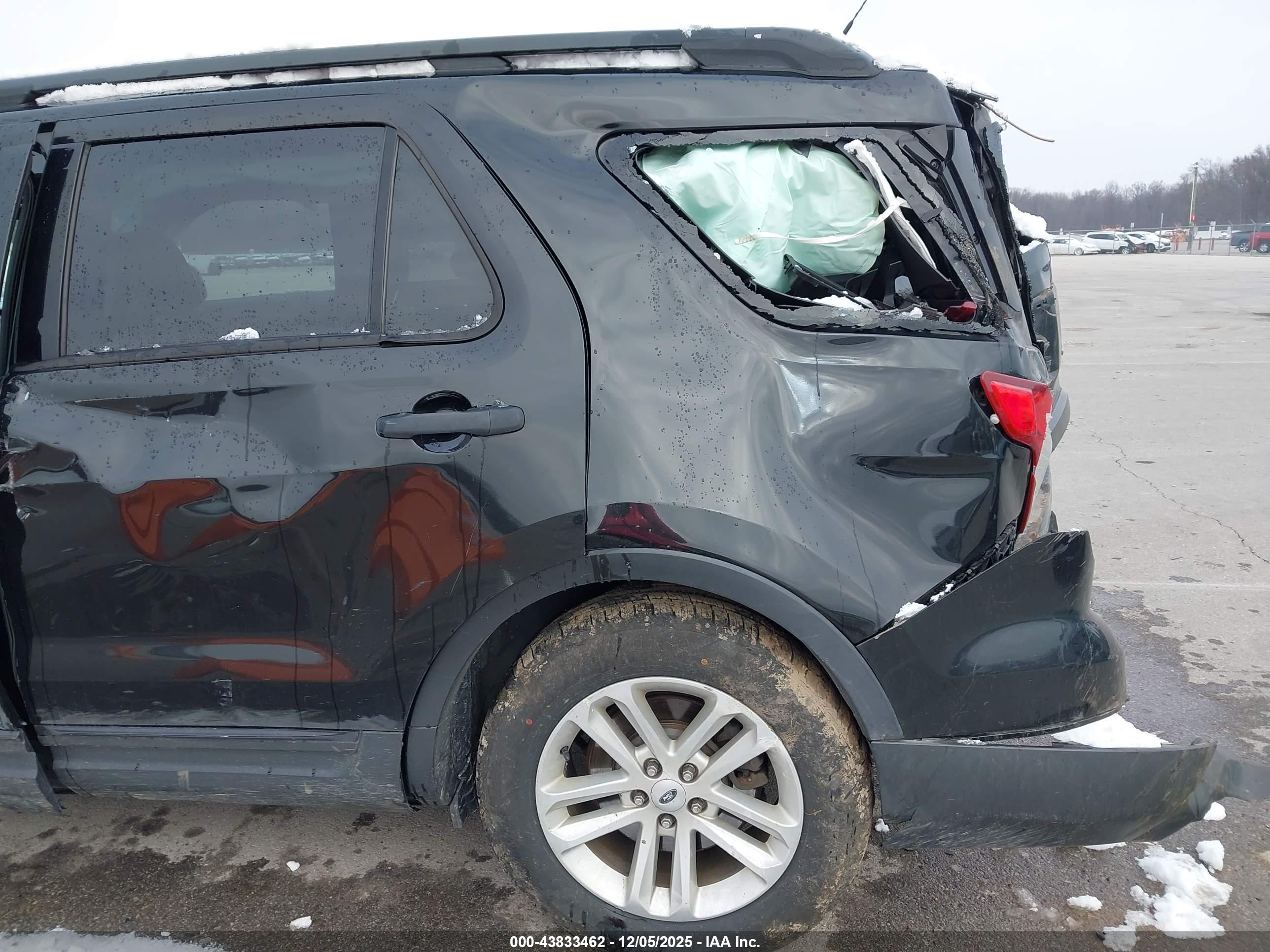 FORD EXPLORER image 6