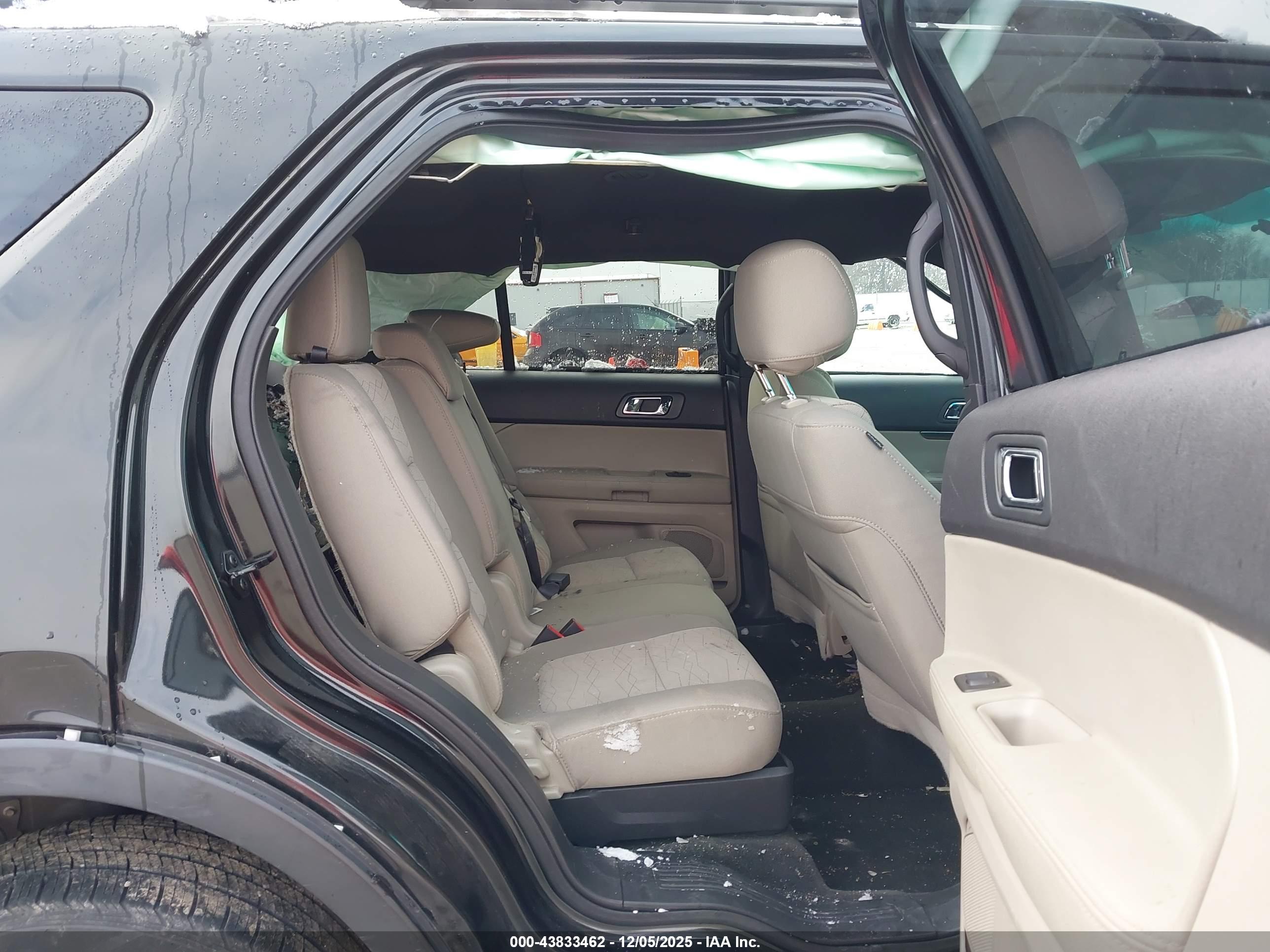 FORD EXPLORER image 8