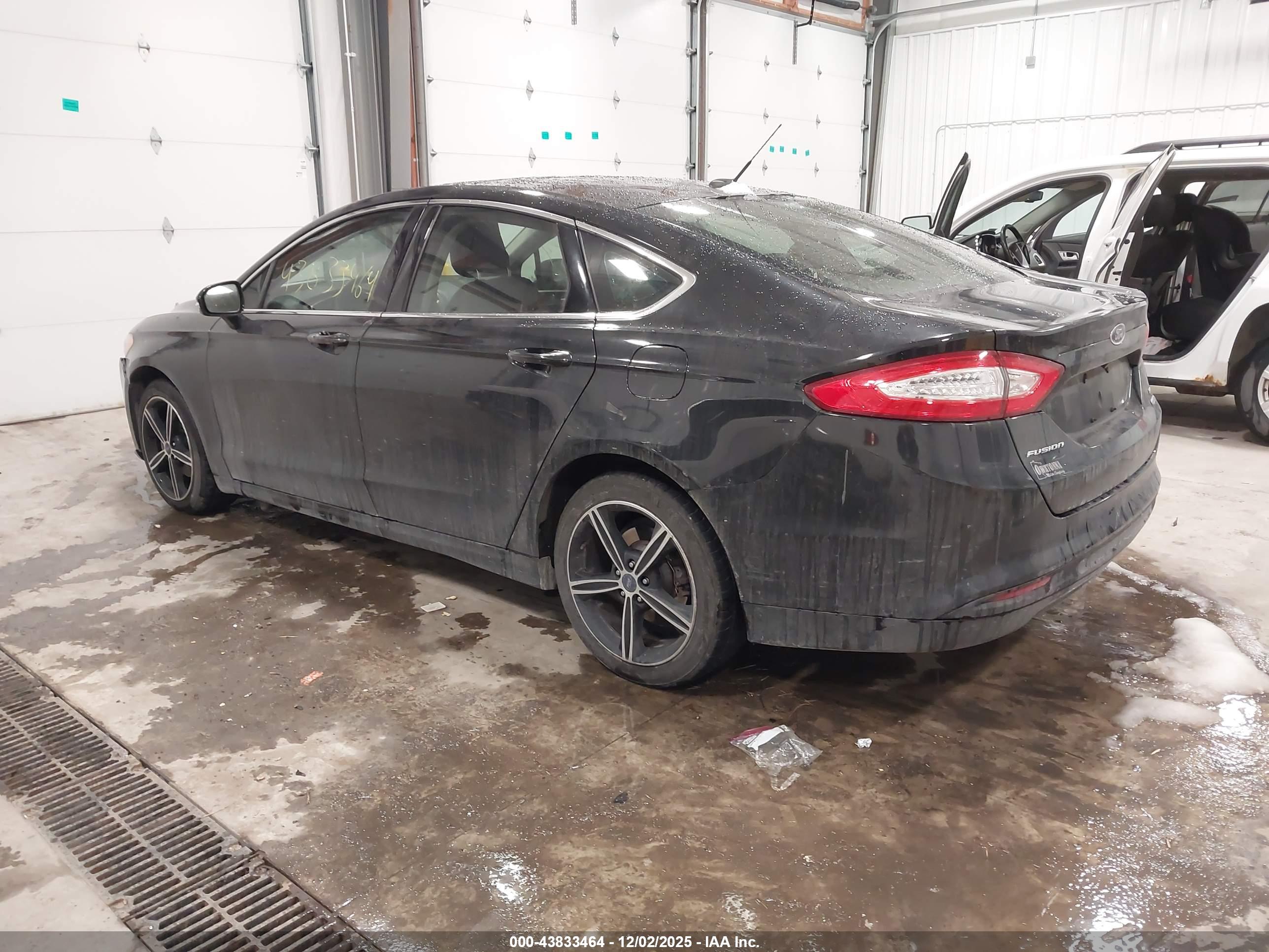 FORD FUSION image 3