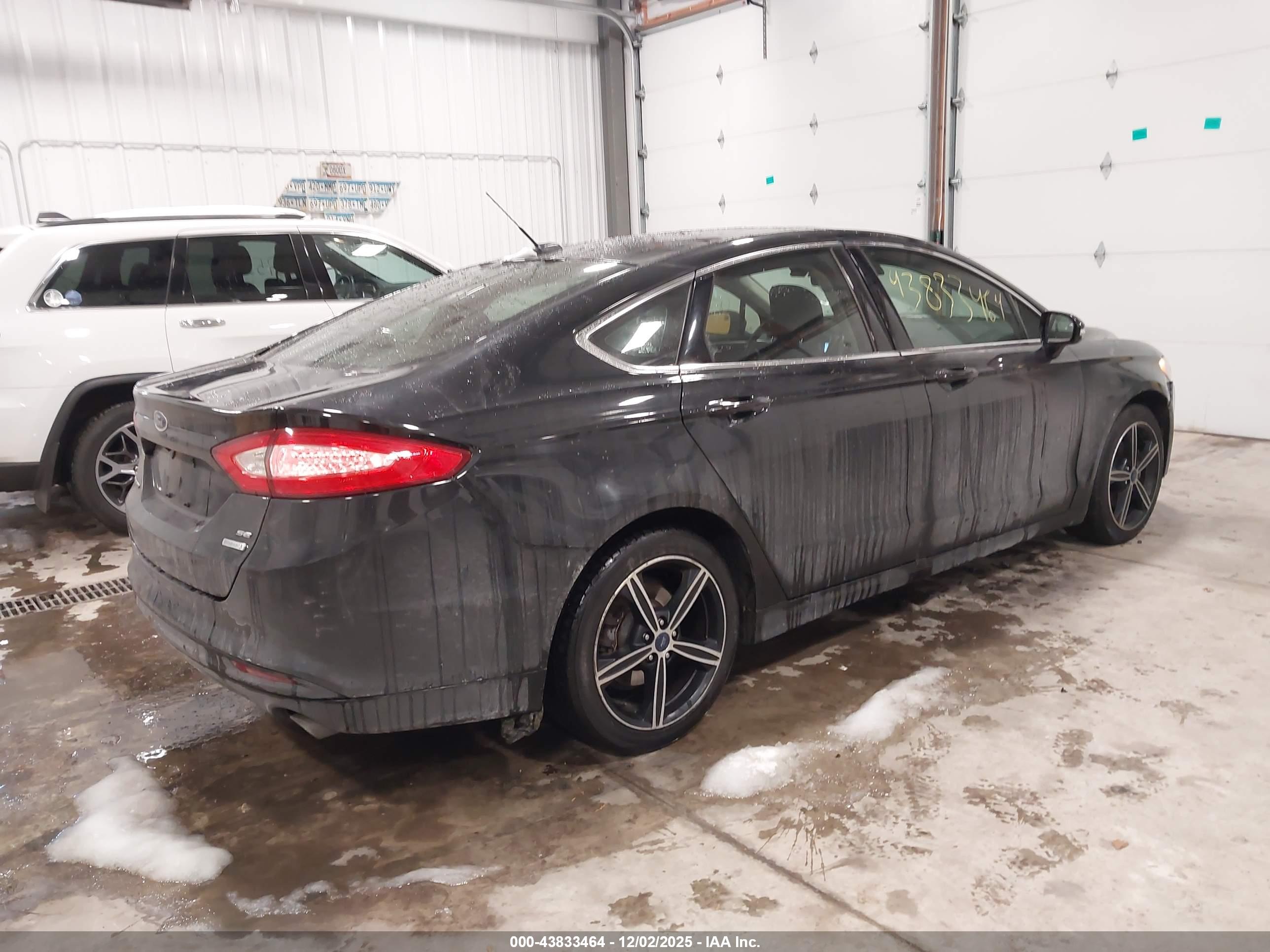 FORD FUSION image 4