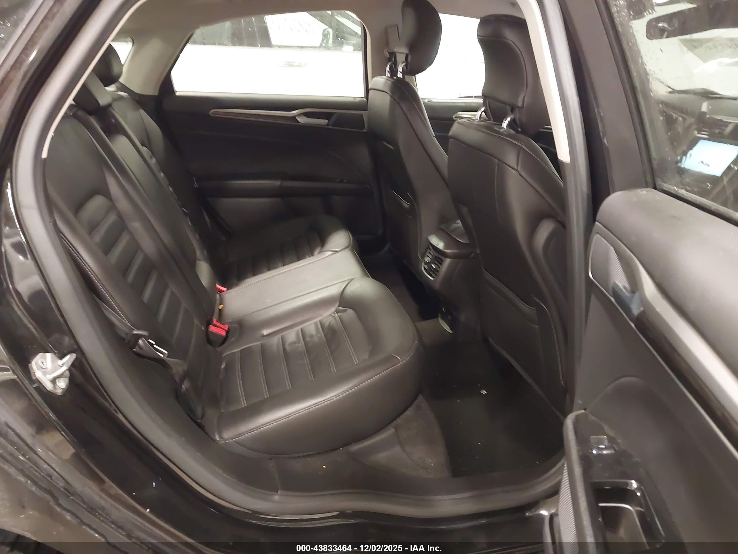 FORD FUSION image 8