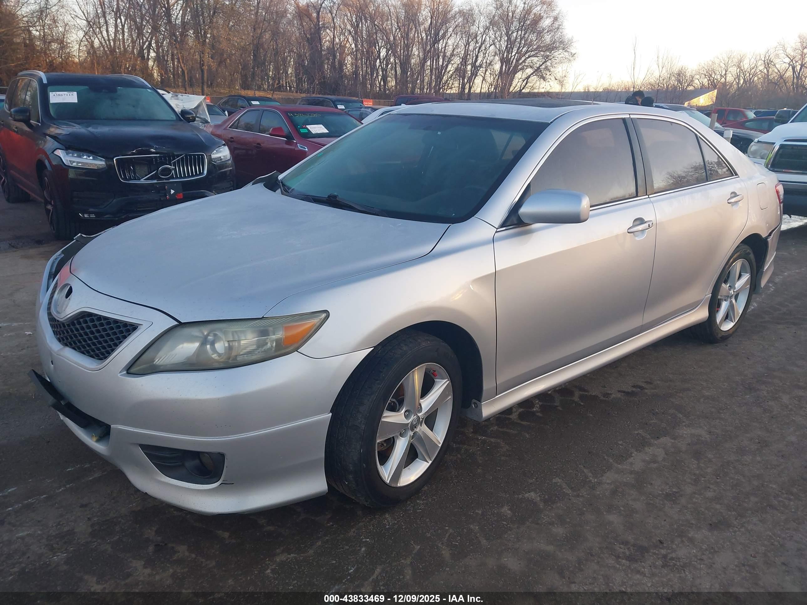 TOYOTA CAMRY image 2