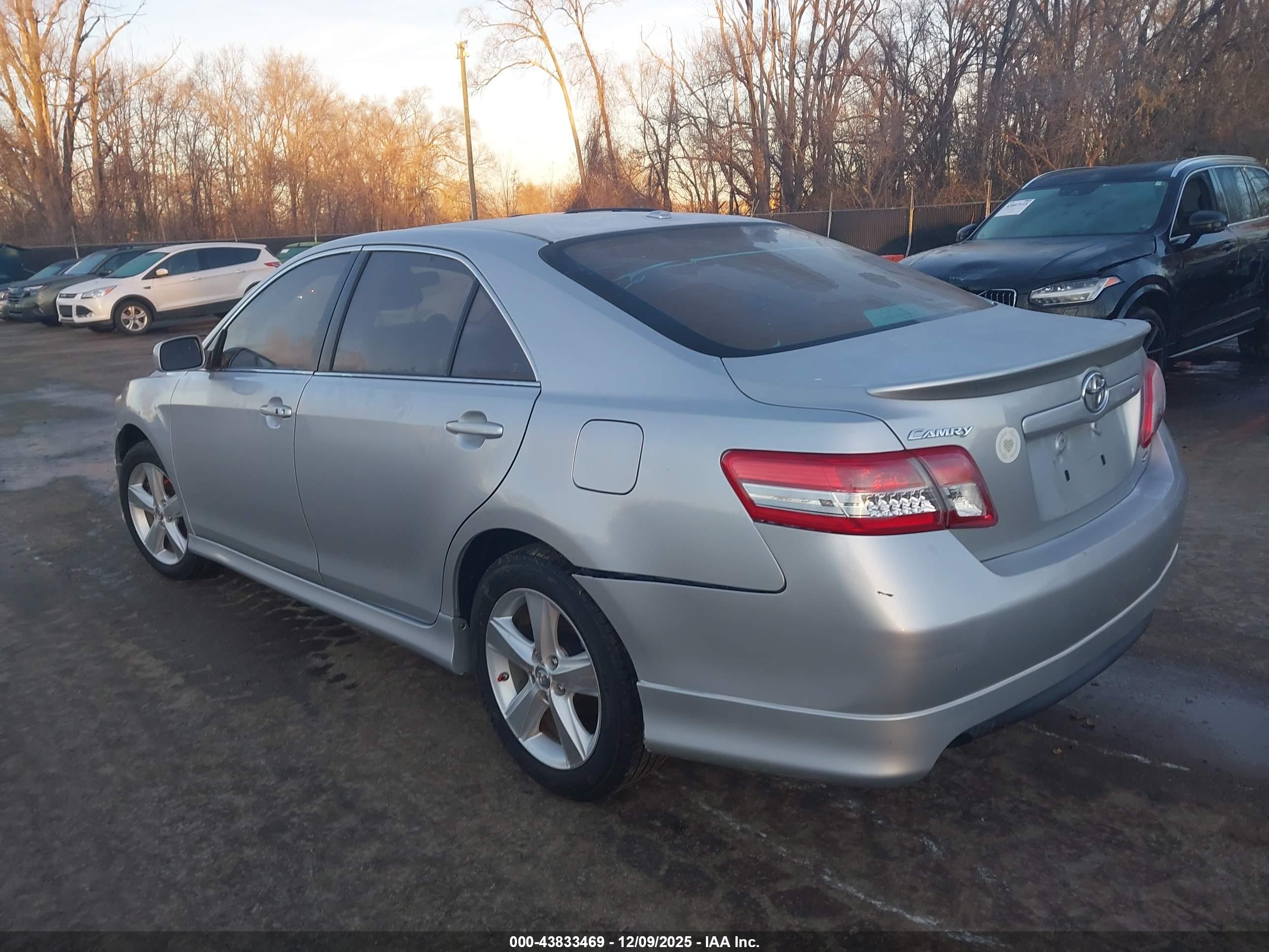 TOYOTA CAMRY image 3