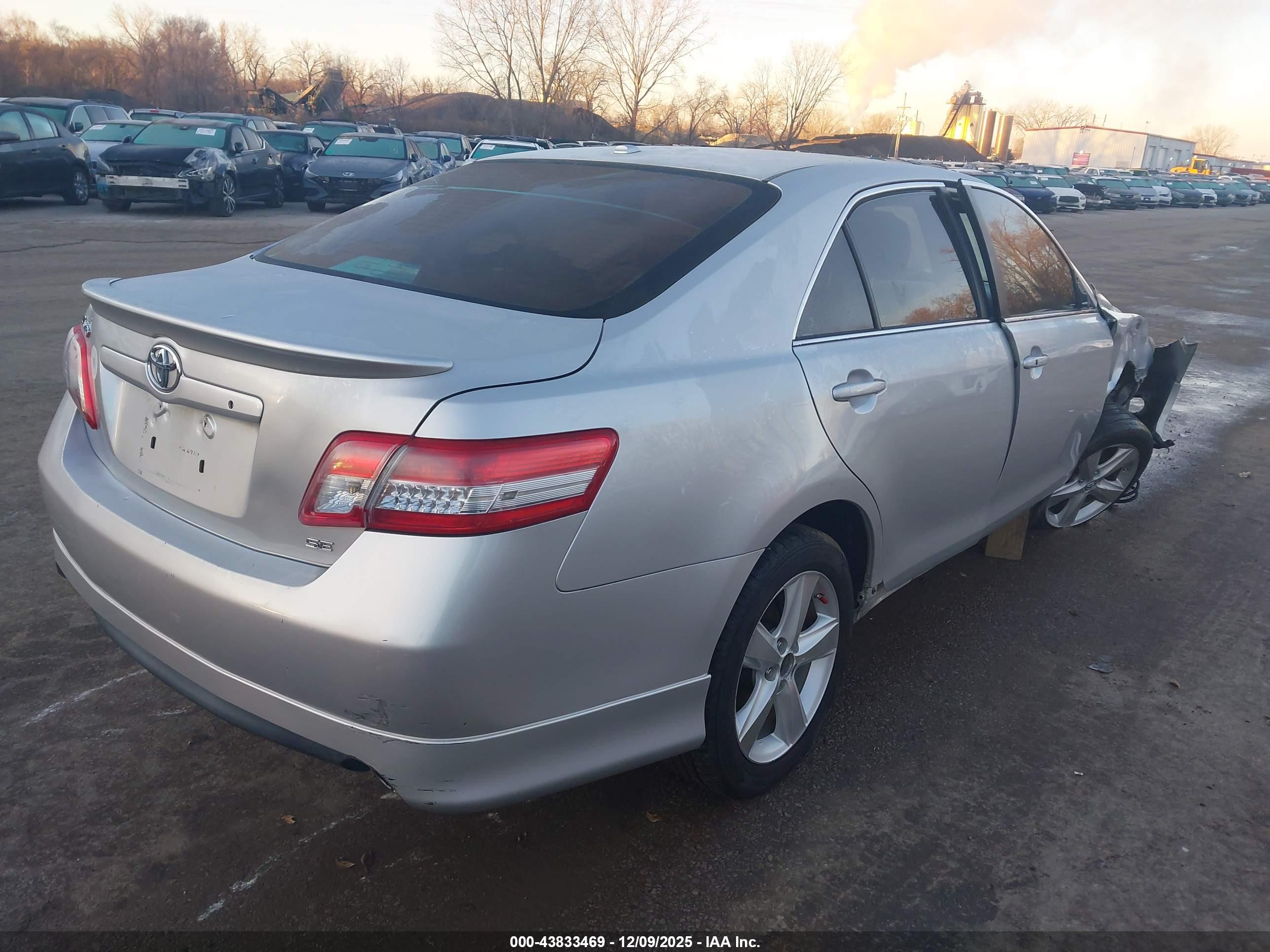 TOYOTA CAMRY image 4