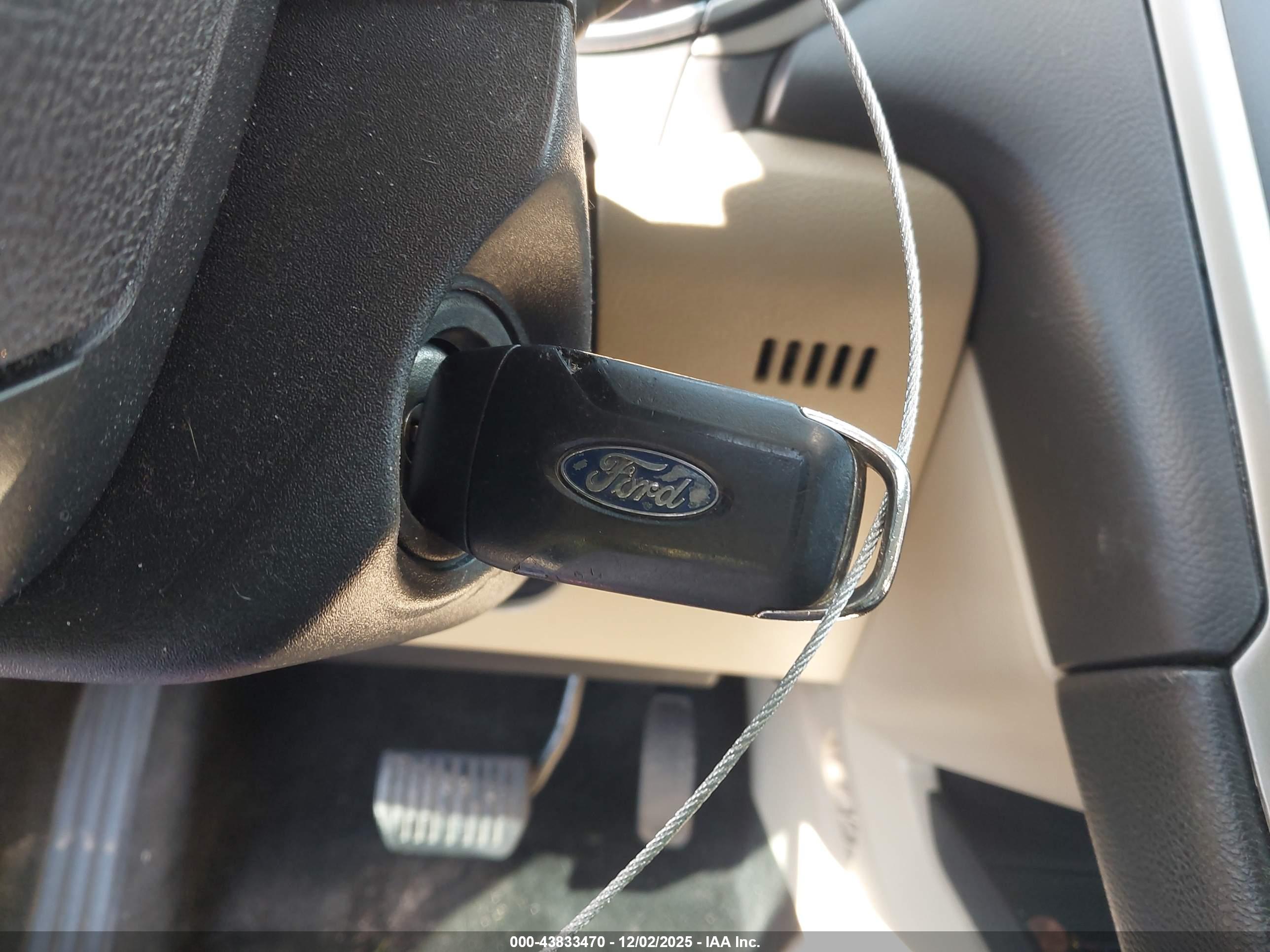 FORD FUSION image 11