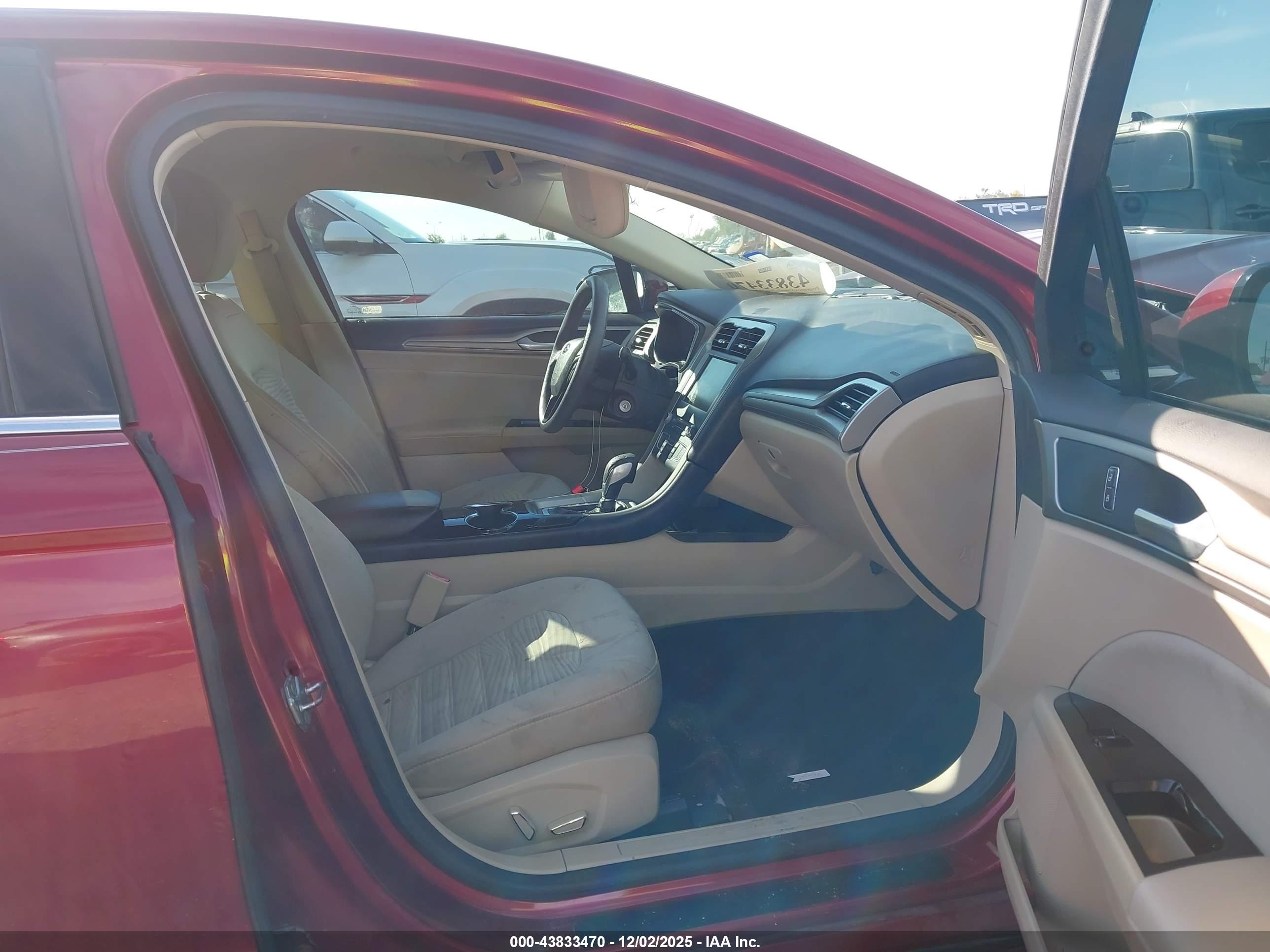 FORD FUSION image 5