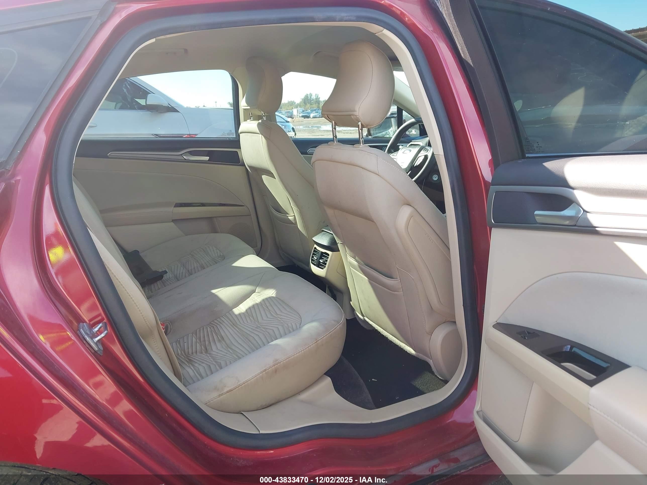 FORD FUSION image 8