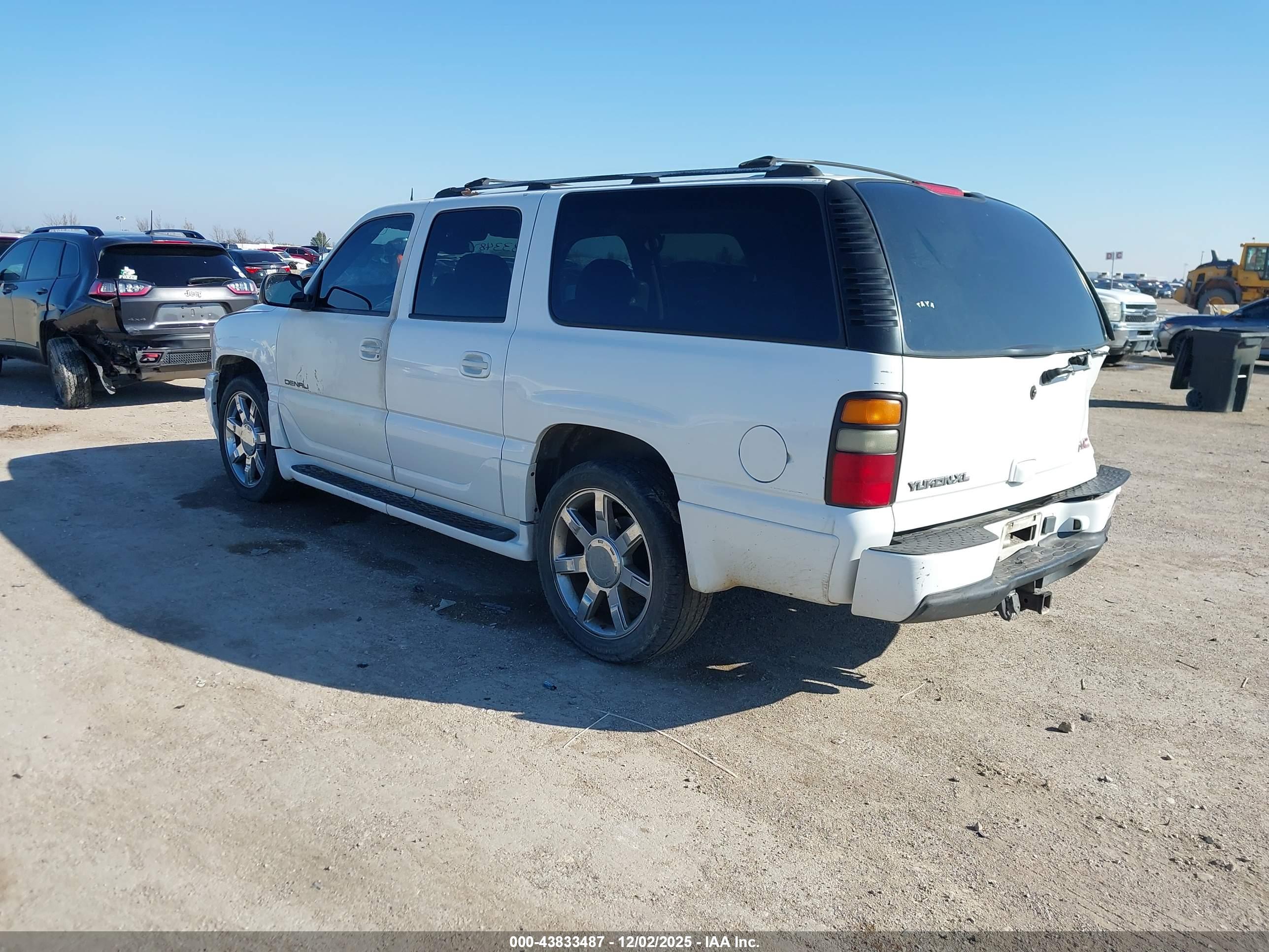 GMC YUKON image 3