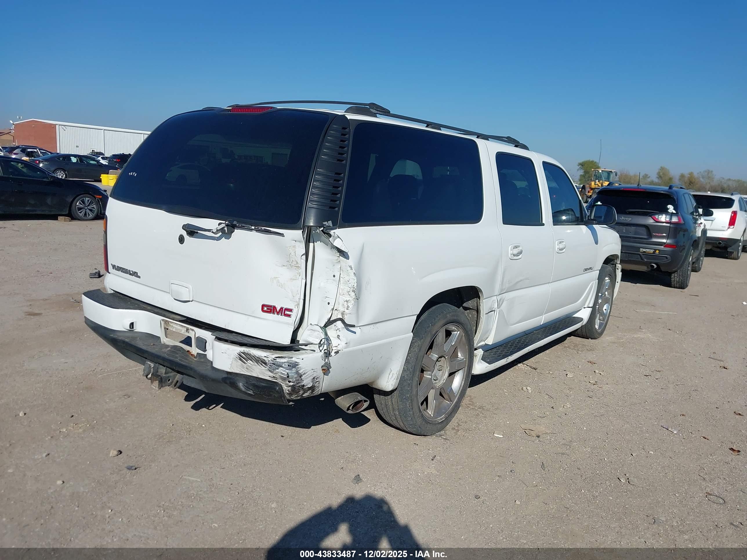 GMC YUKON image 6