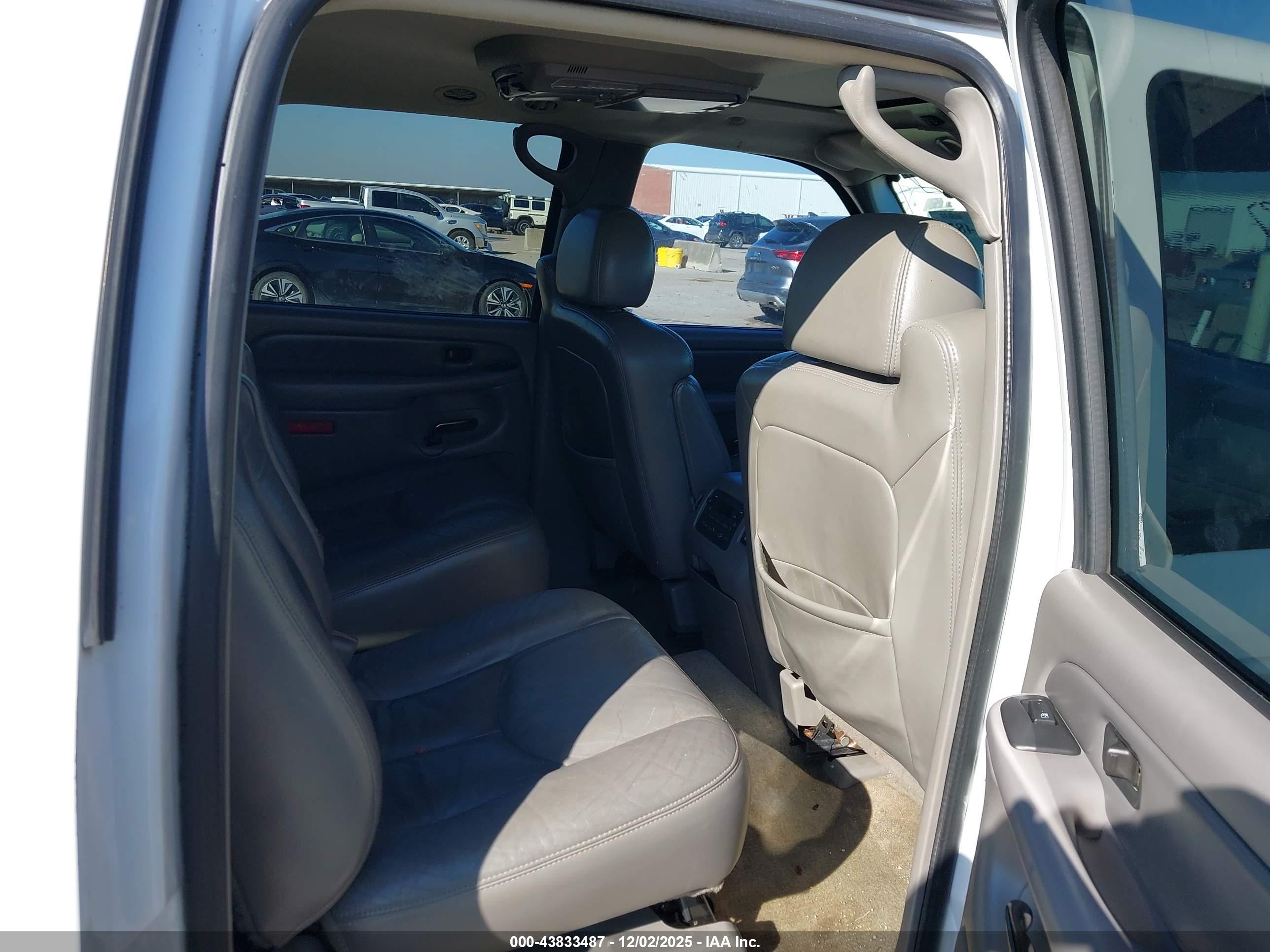 GMC YUKON image 8