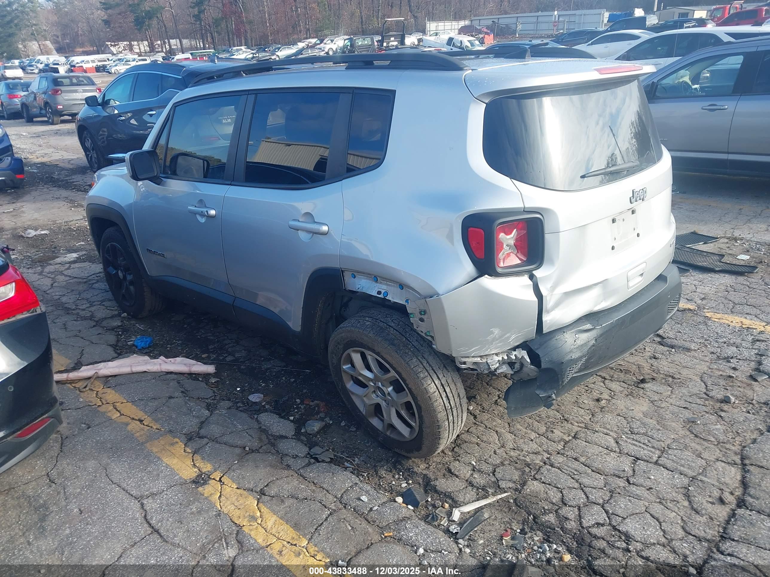 JEEP RENEGADE image 3
