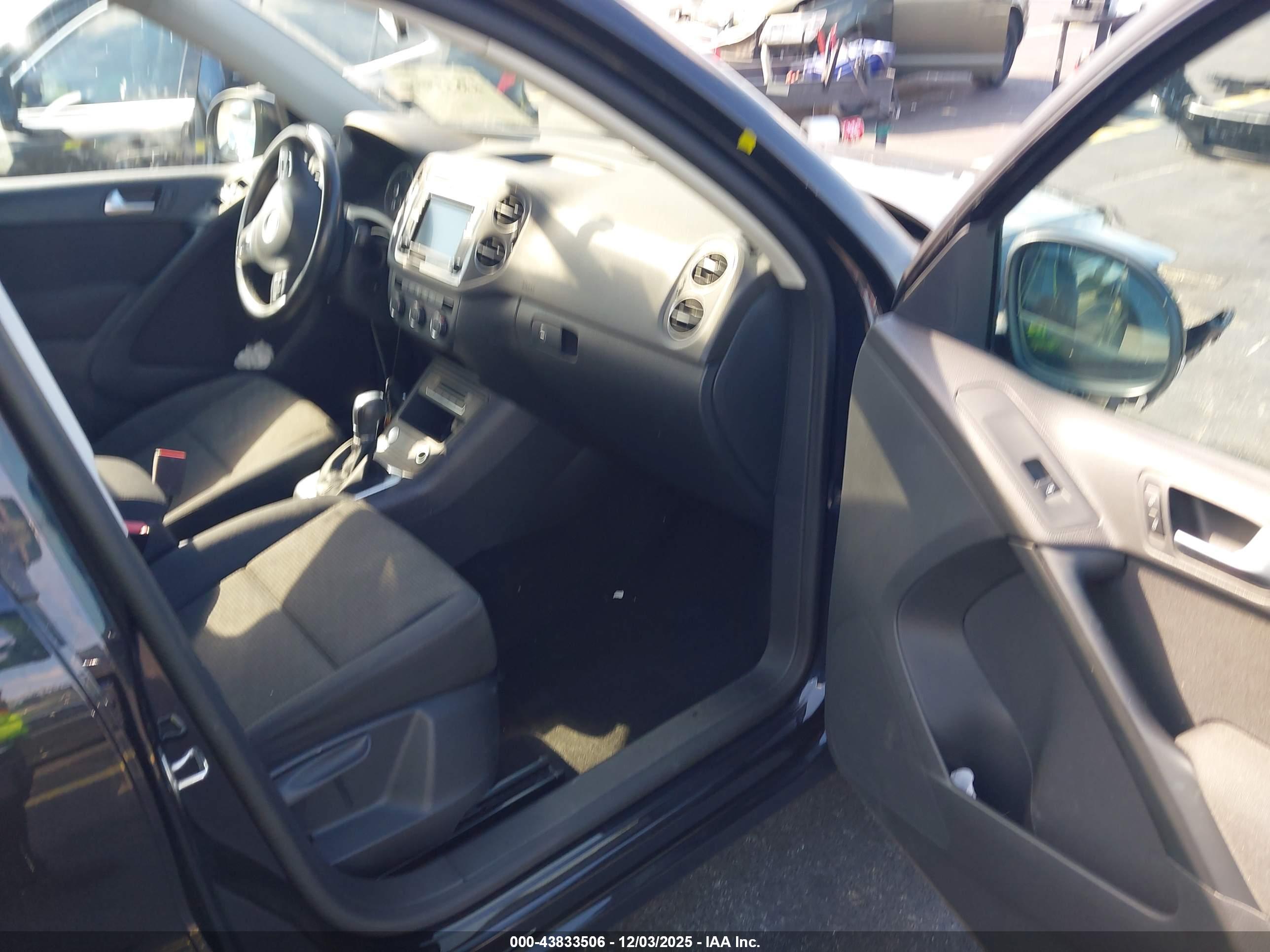VOLKSWAGEN TIGUAN image 5
