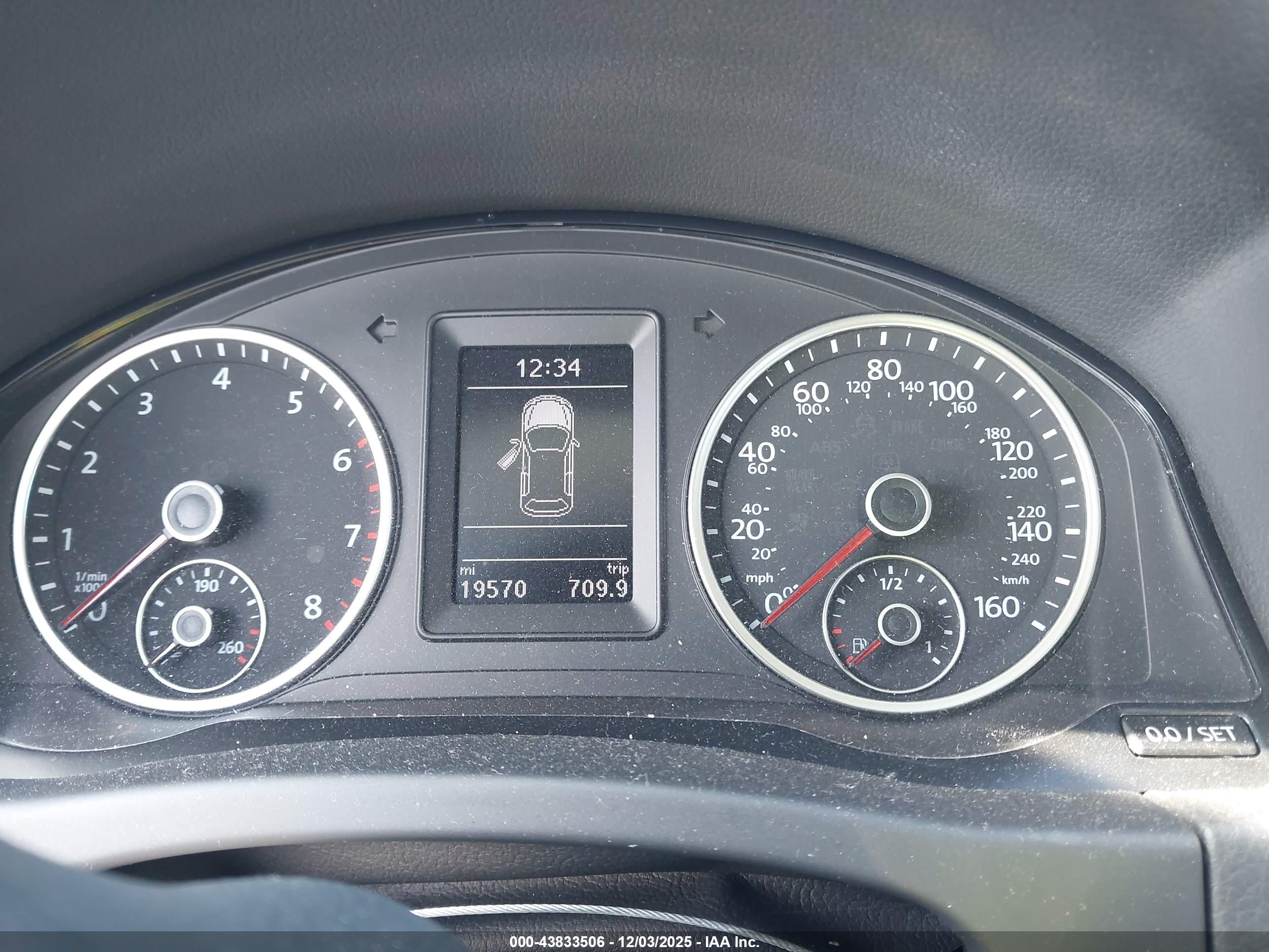 VOLKSWAGEN TIGUAN image 7