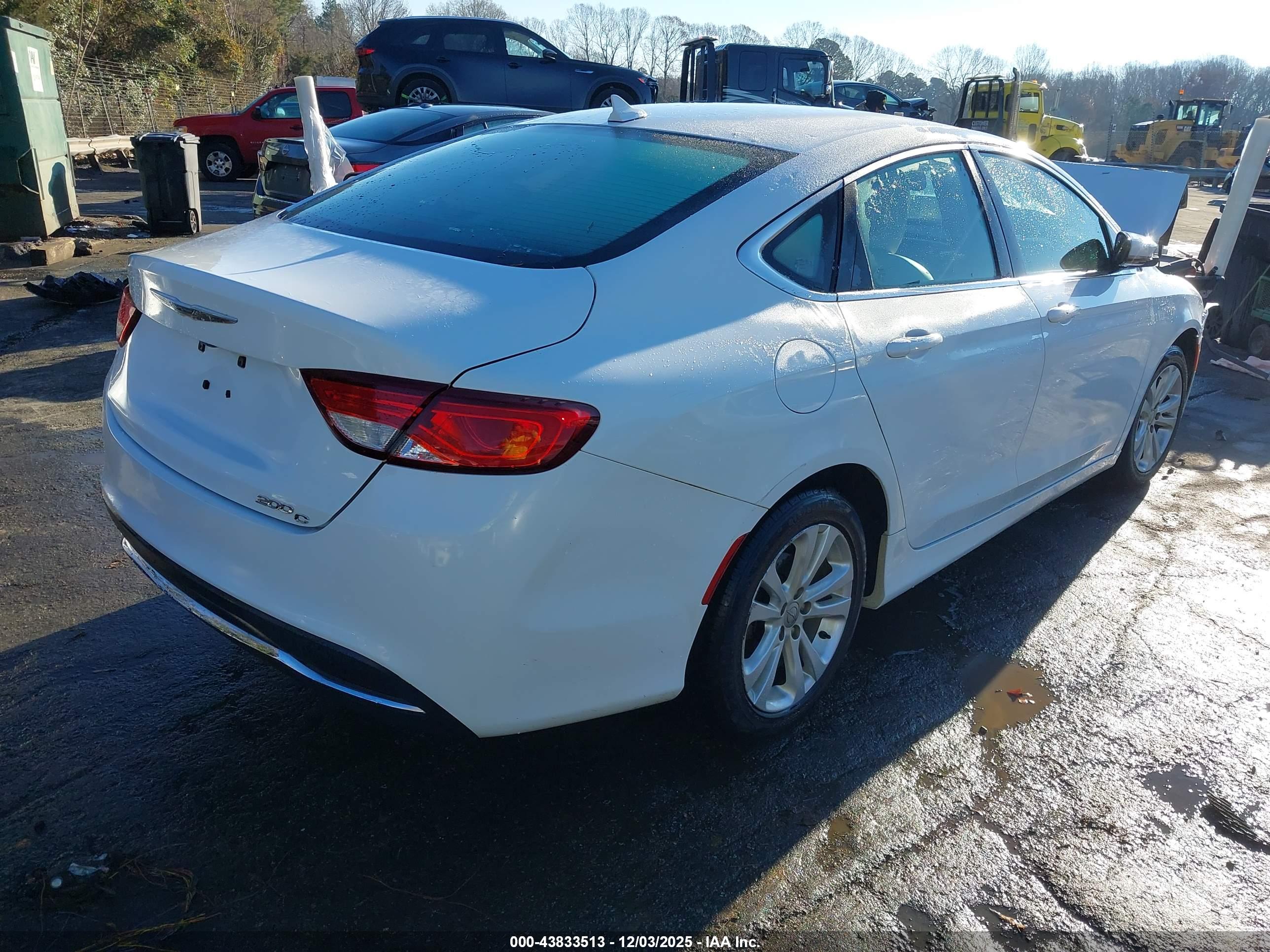 CHRYSLER 200 image 4