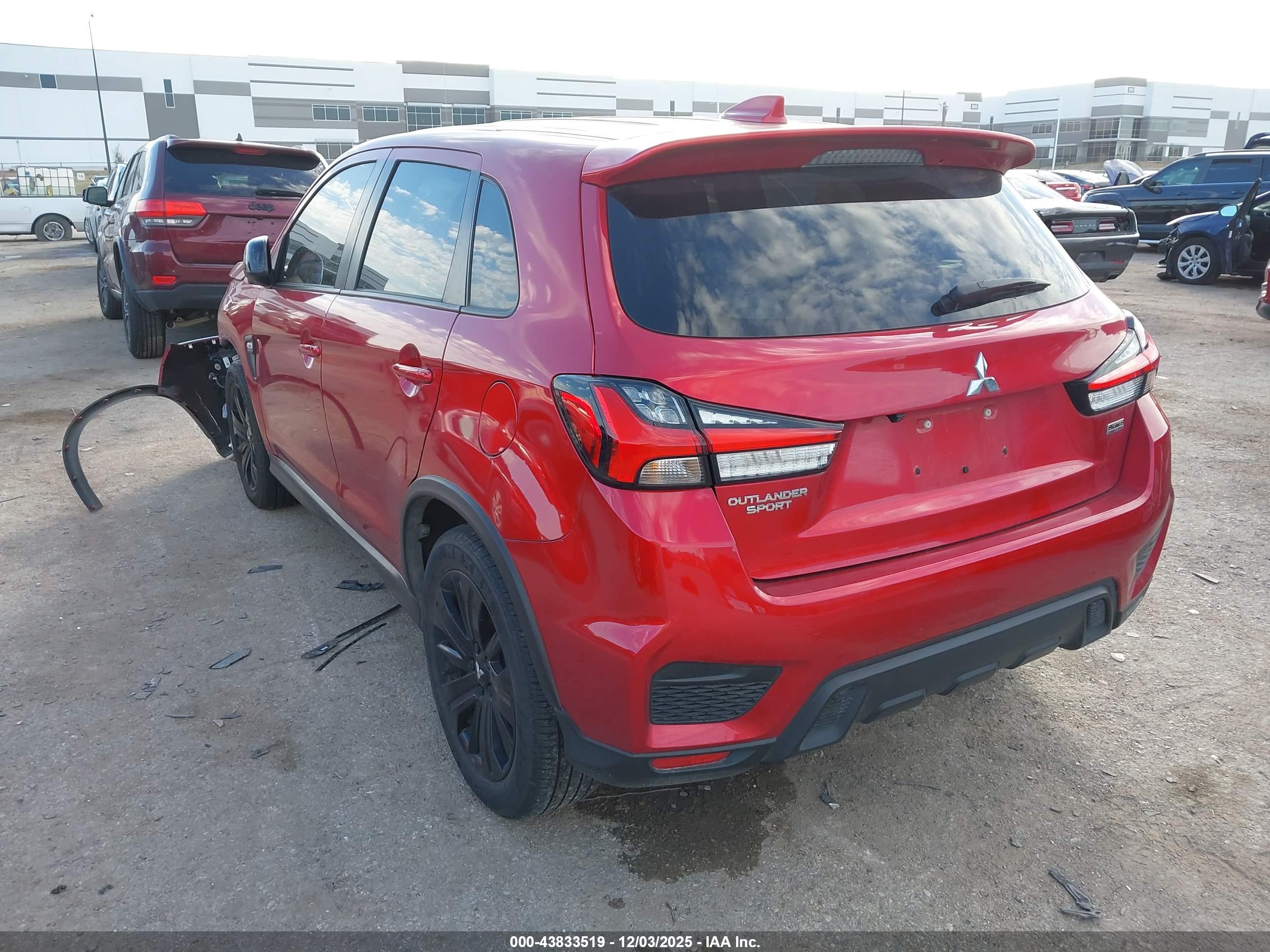 MITSUBISHI OUTLANDER image 3