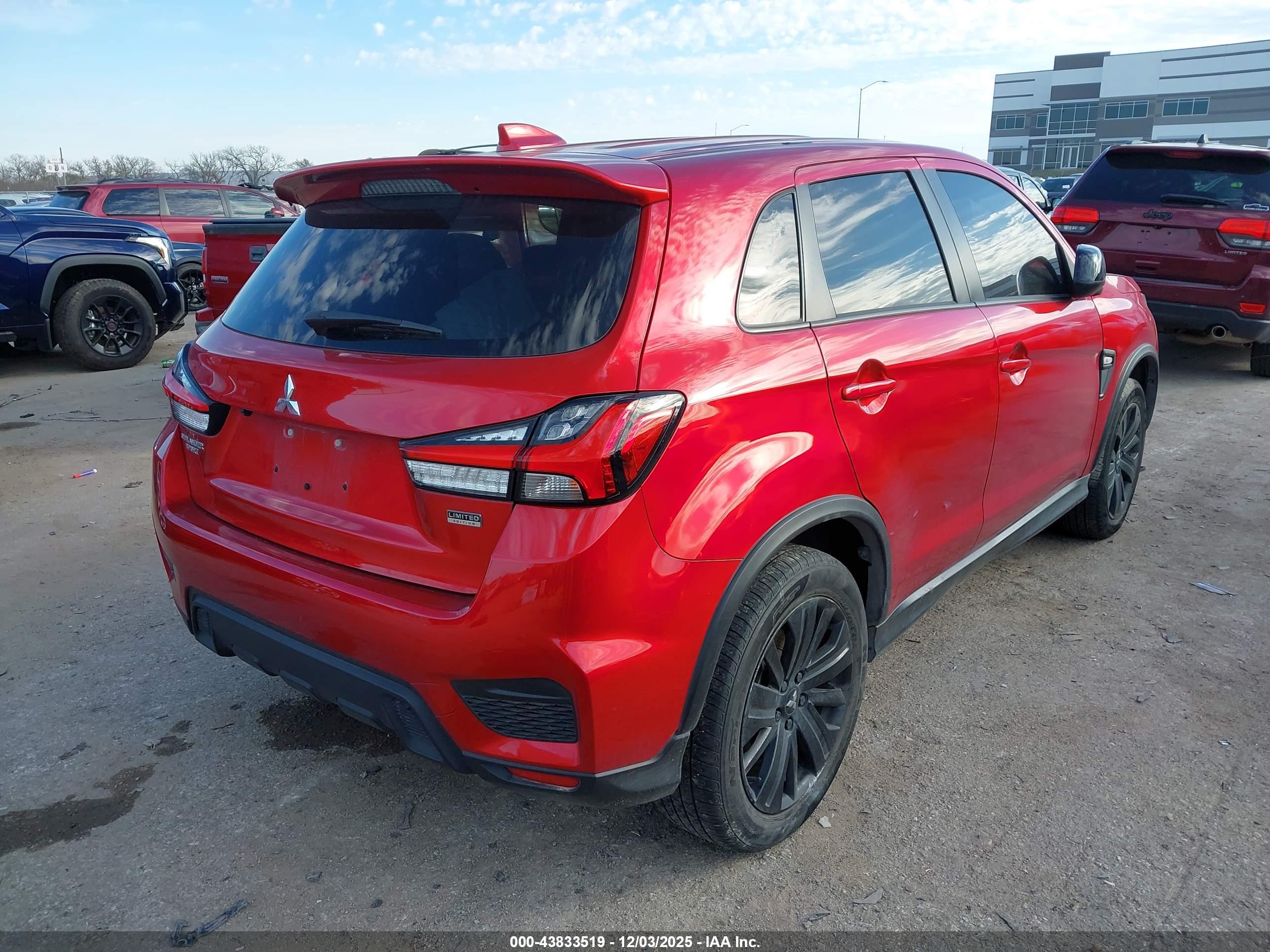 MITSUBISHI OUTLANDER image 4