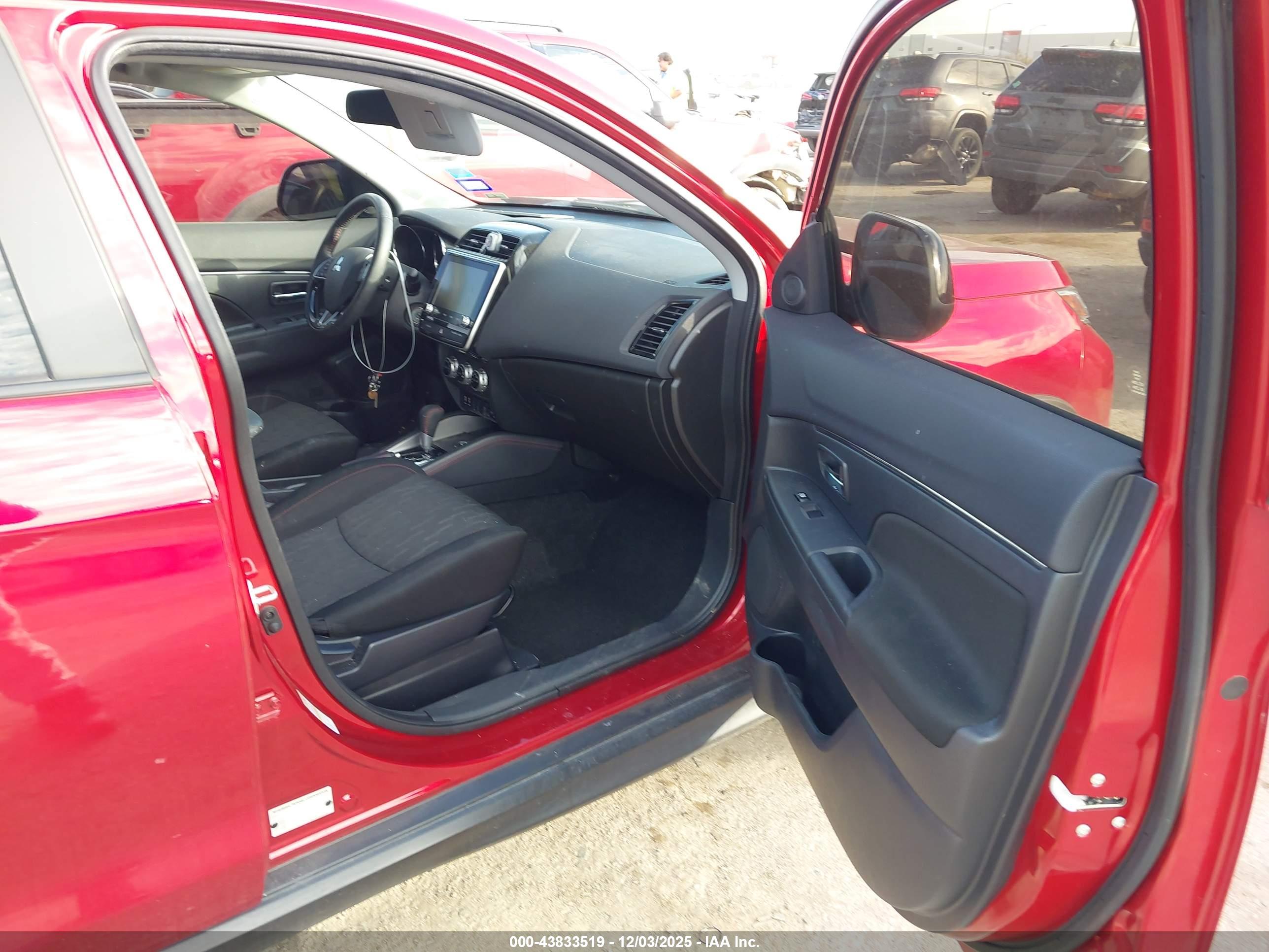 MITSUBISHI OUTLANDER image 5