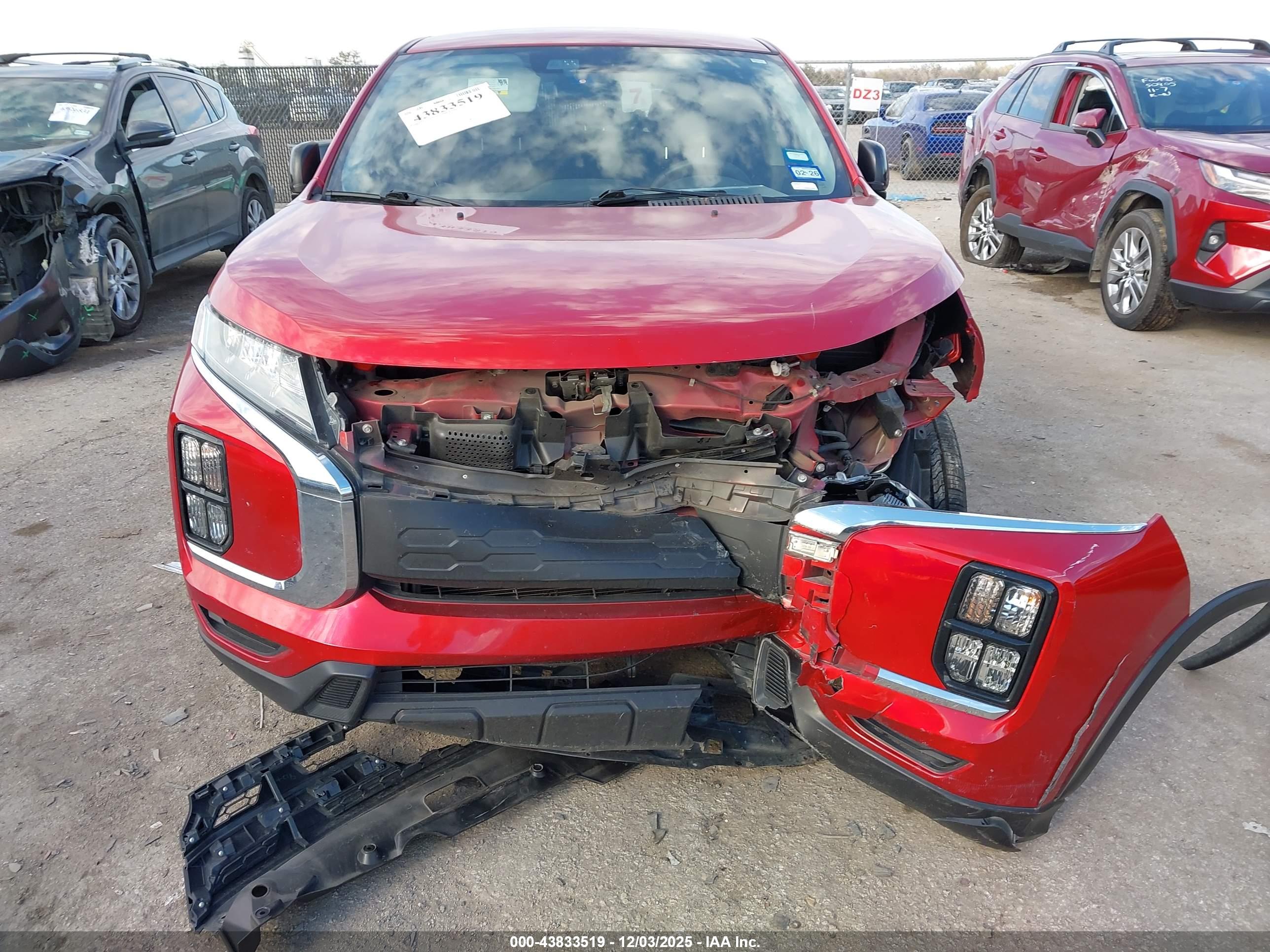 MITSUBISHI OUTLANDER image 6