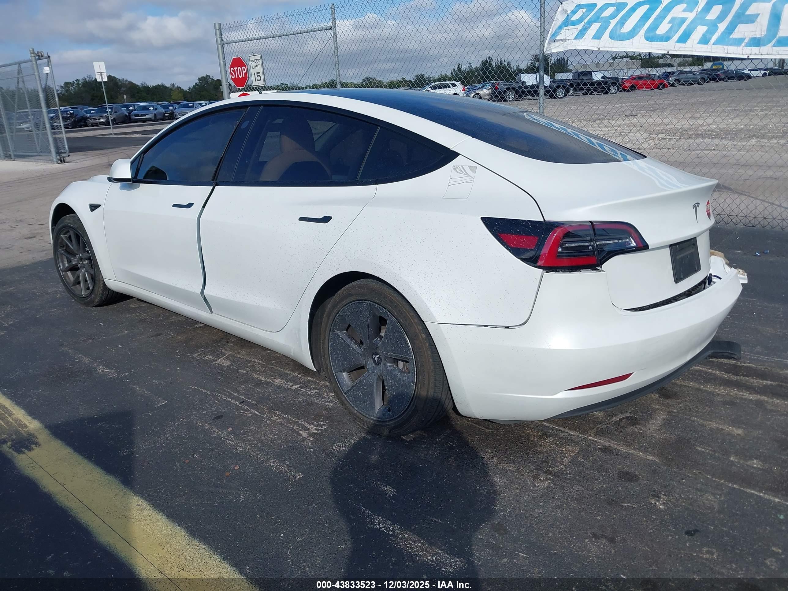 TESLA MODEL image 3