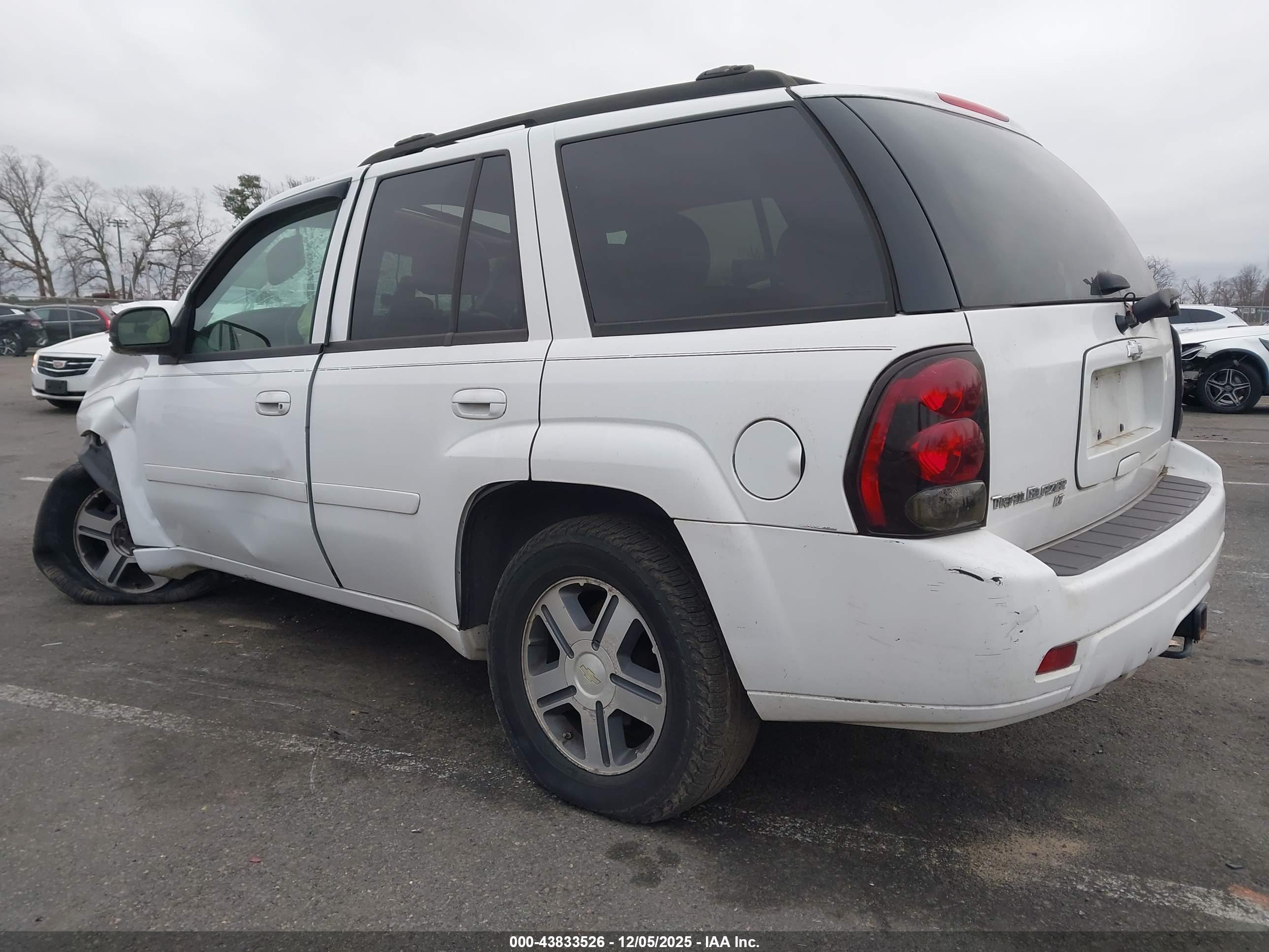 CHEVROLET TRAILBLAZER image 3