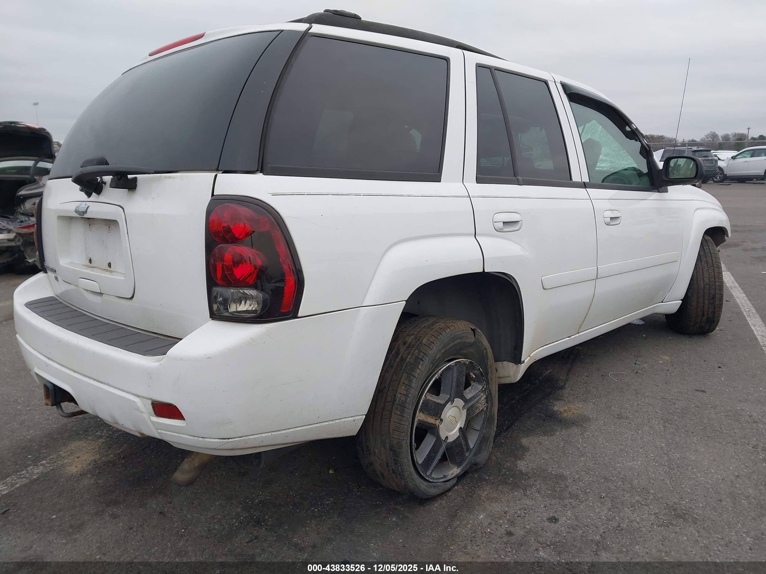CHEVROLET TRAILBLAZER image 4