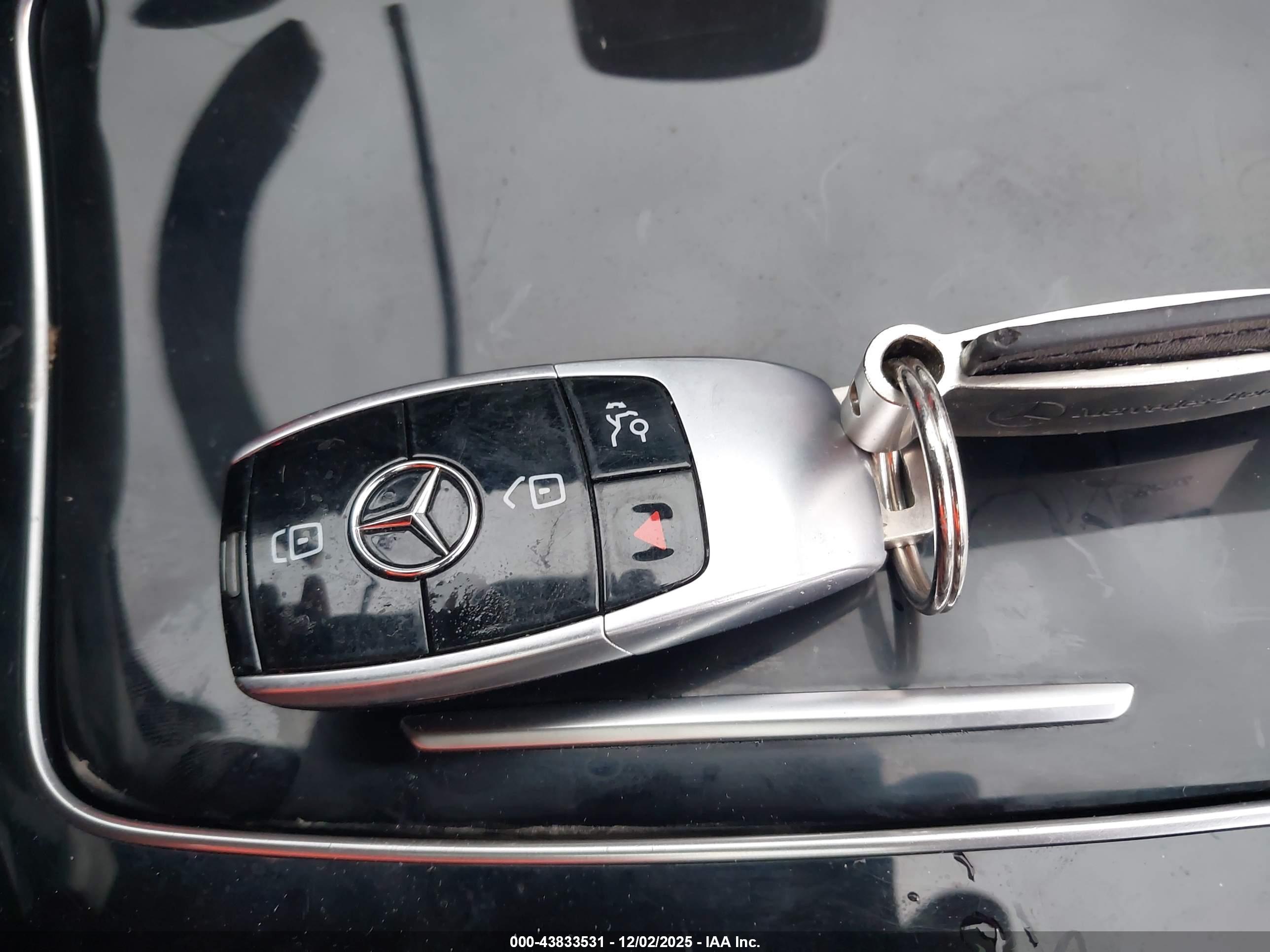 MERCEDES-BENZ E image 11