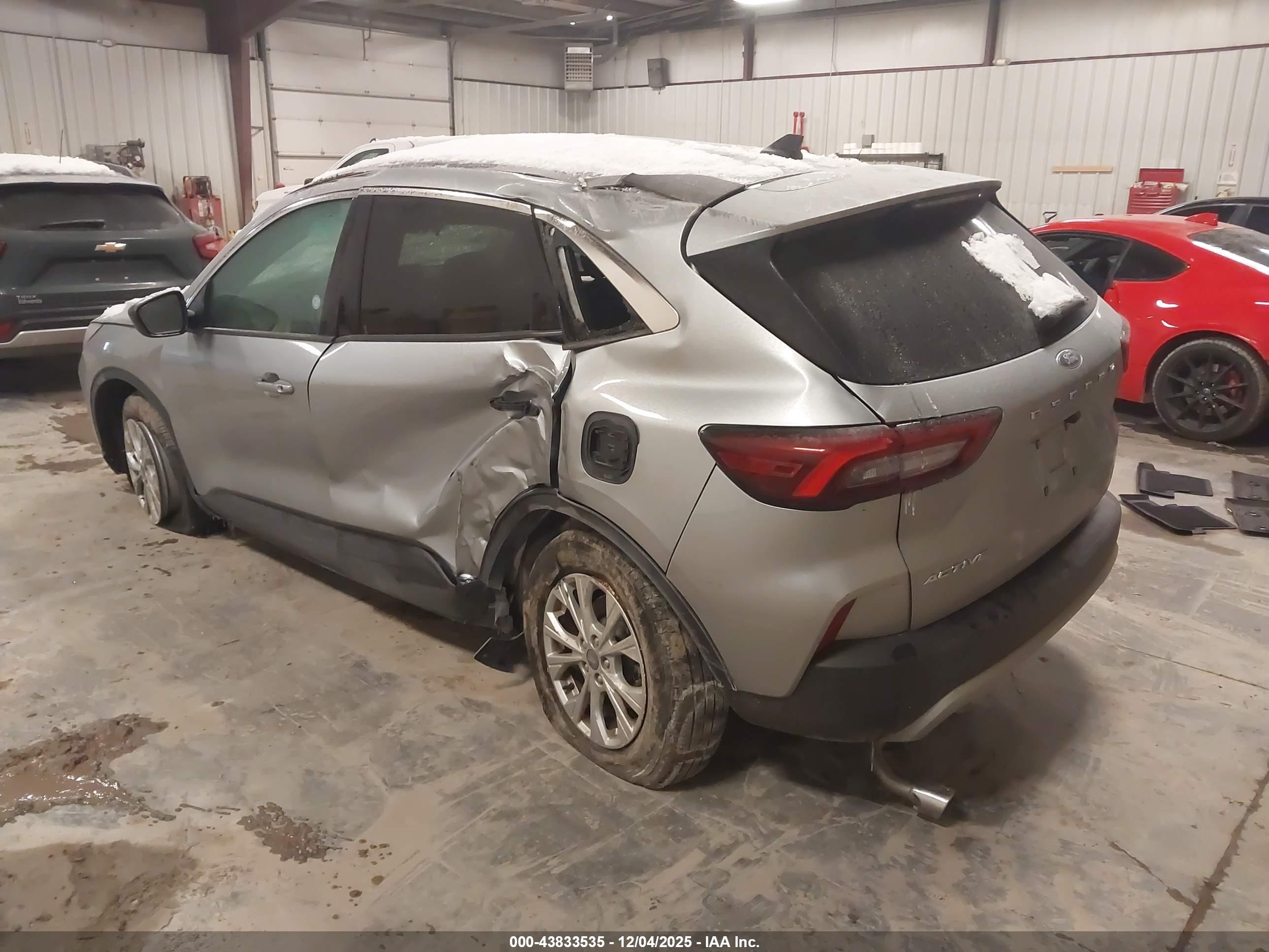 FORD ESCAPE image 3