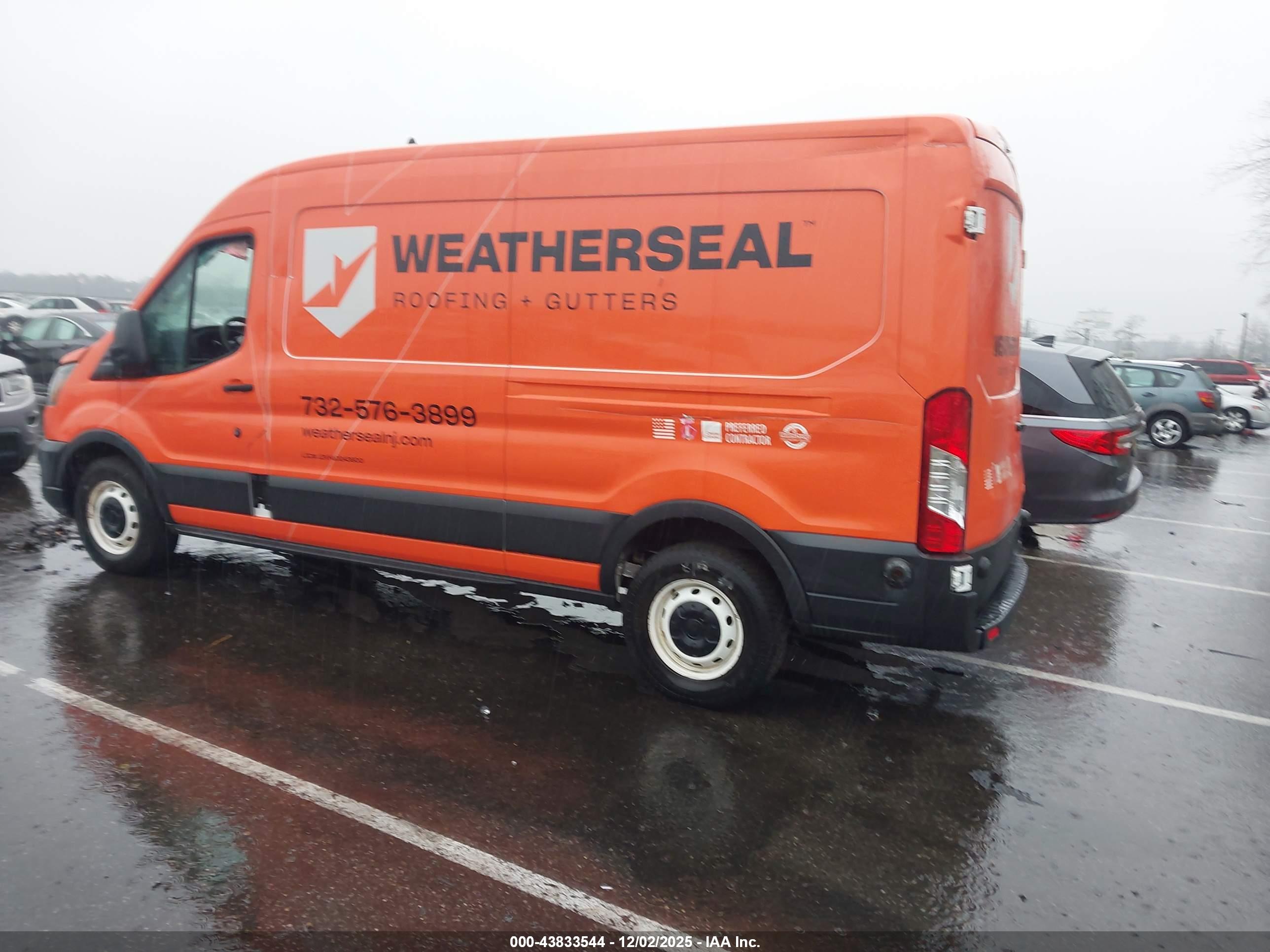 FORD TRANSIT-250 image 3